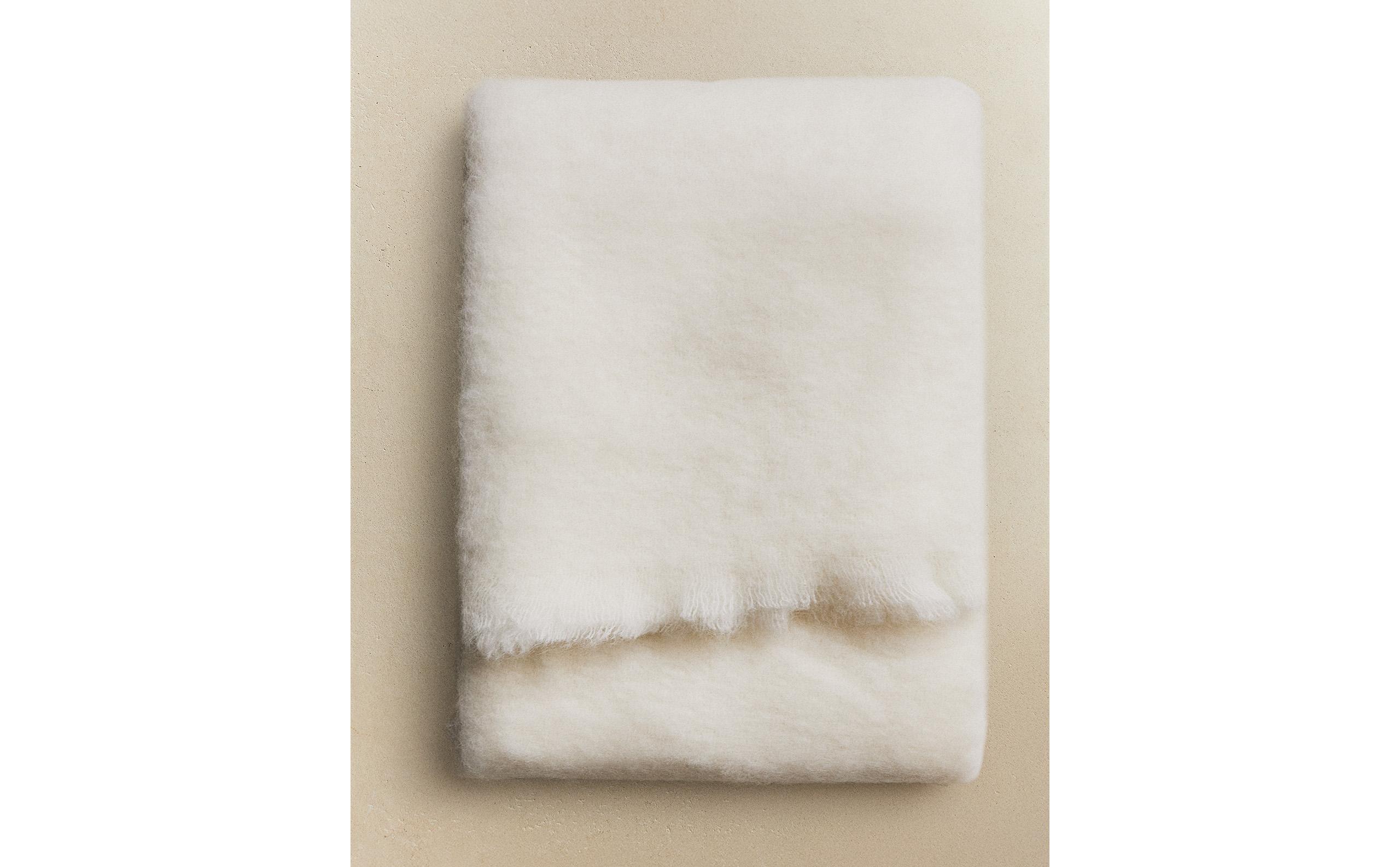 45394004712-f.jpg?ts=1756803311295