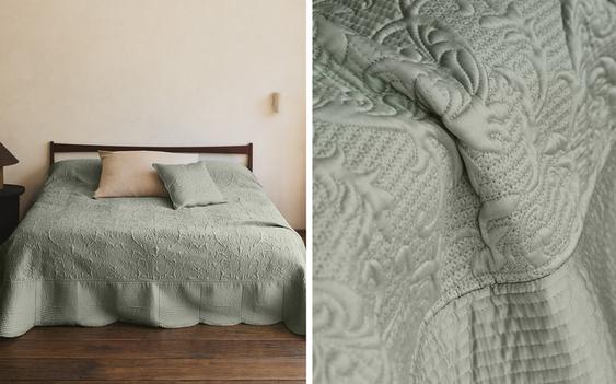 GEWATTEERDE BEDSPREI MET RELIËFMOTIEF