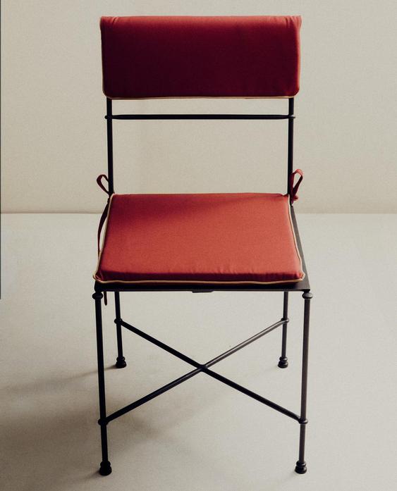 KOVANA STOLICA I JASTUCI