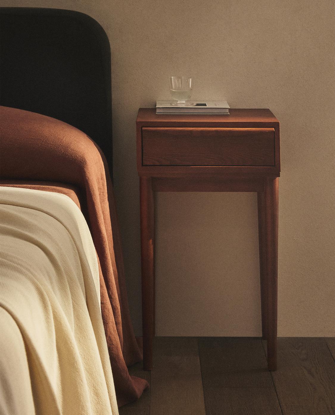 アッシュ材のベッドサイドテーブル 引き出し付き | Zara Home 日本/Japan