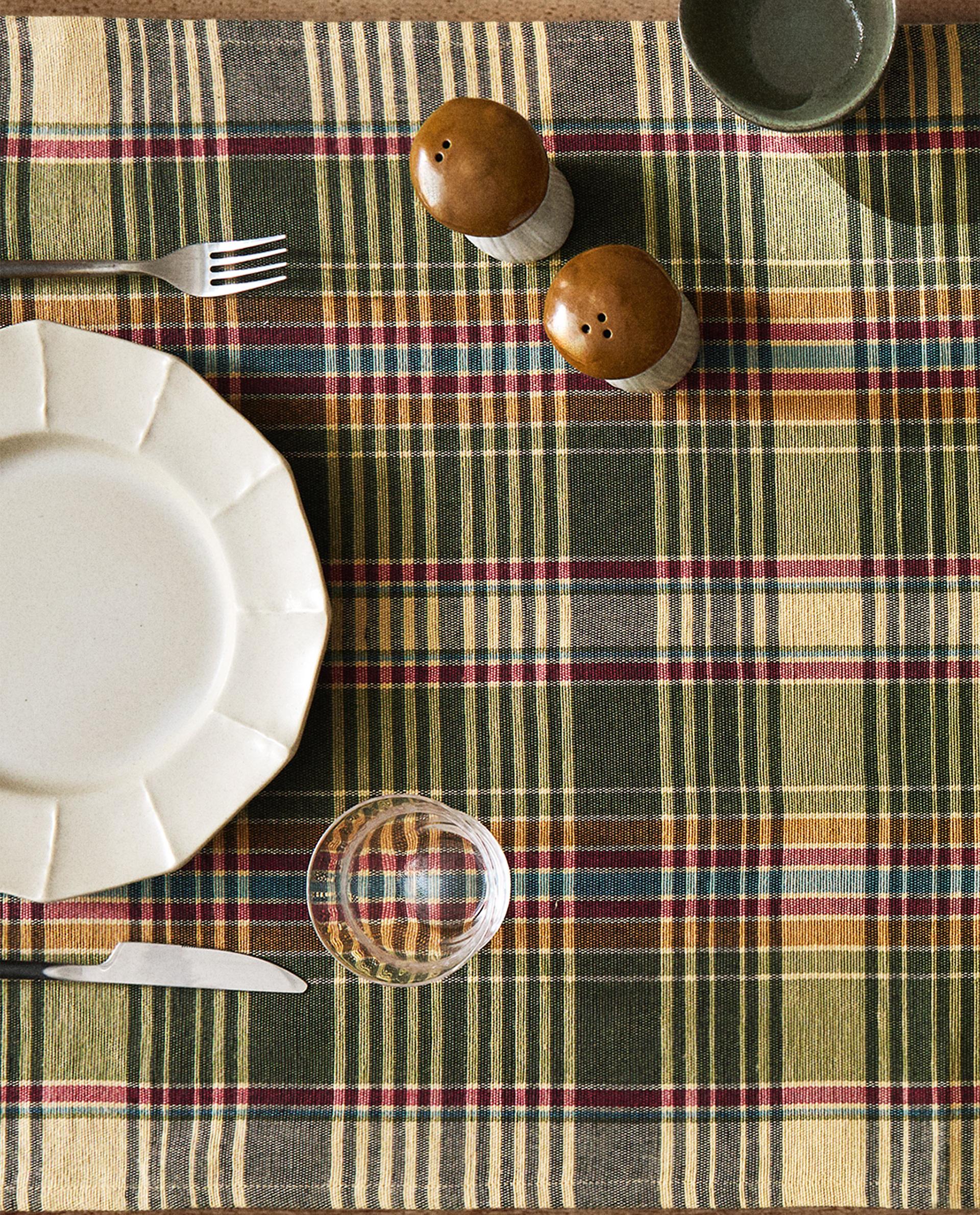 【2/9限定】ZARA  Round table with l TABLE 02 | Zara Home United States of America