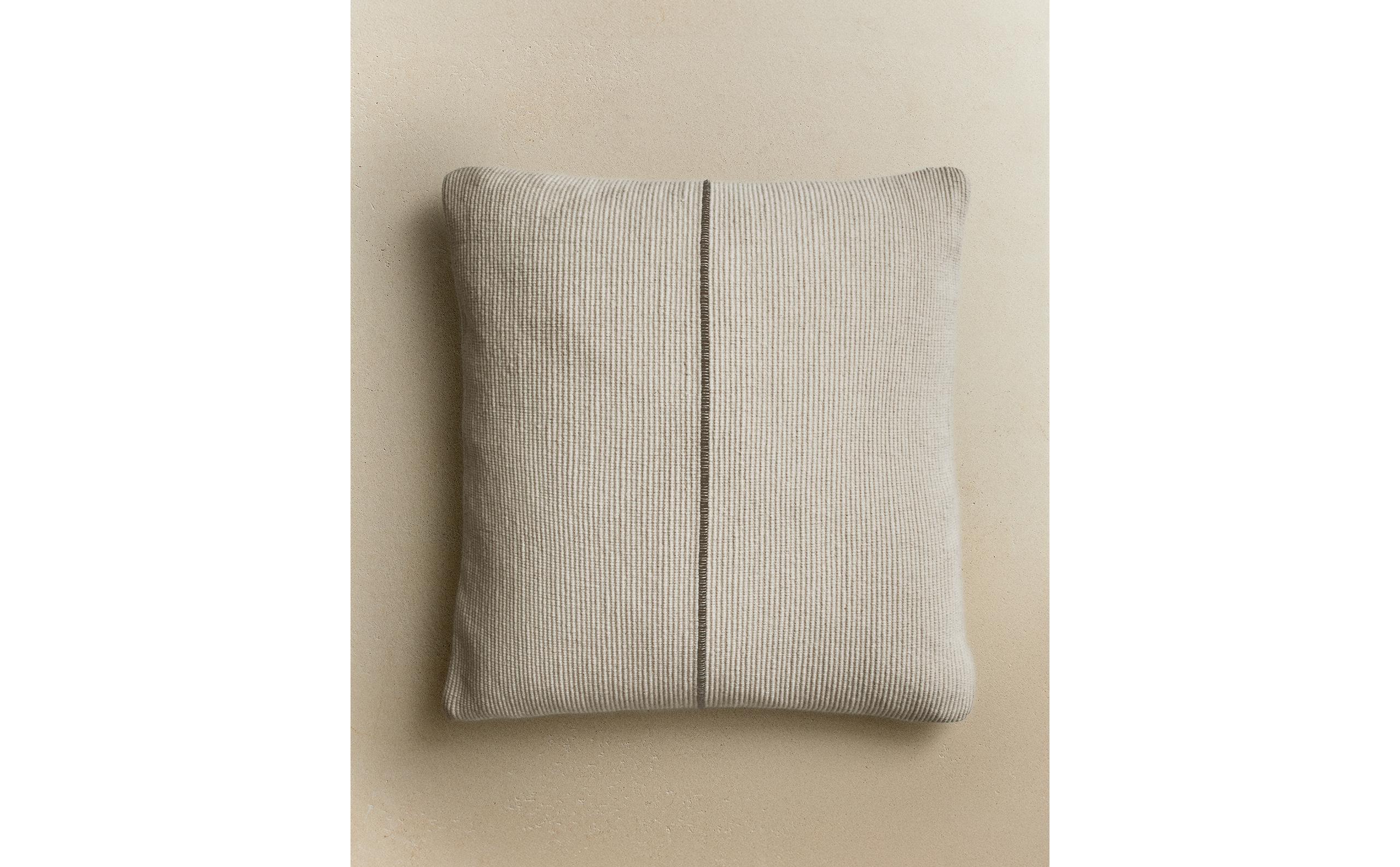 ソファとリビングルームの装飾クッション | Zara Home 日本/Japan