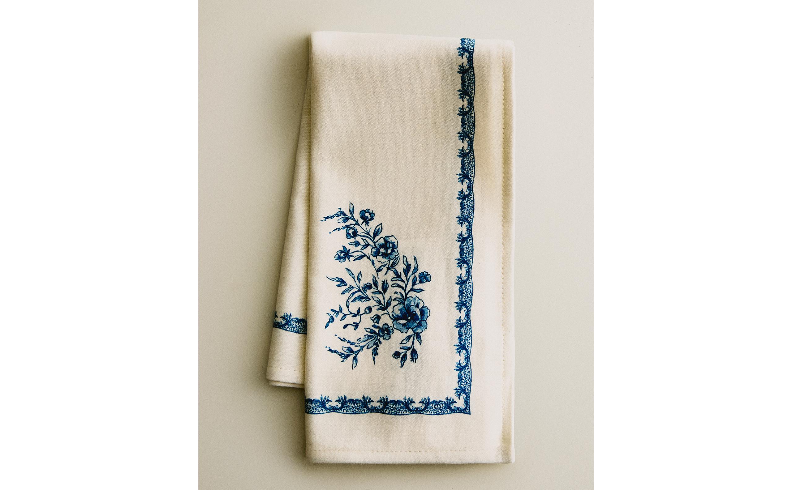PACK OF FLORAL SATIN NAPKINS (PACK OF 2) product thumbnail 3