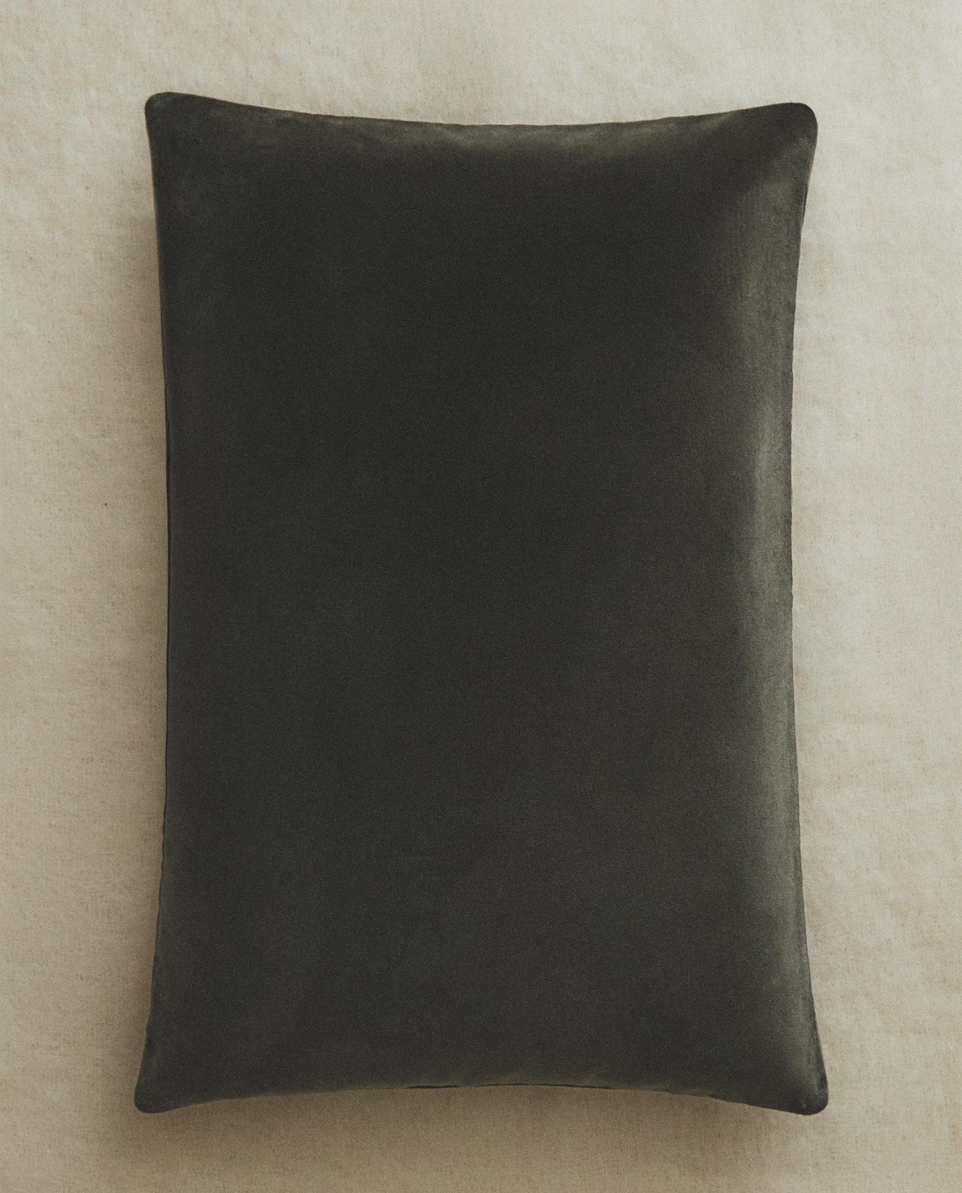 ソファとリビングルームの装飾クッション | Zara Home 日本/Japan