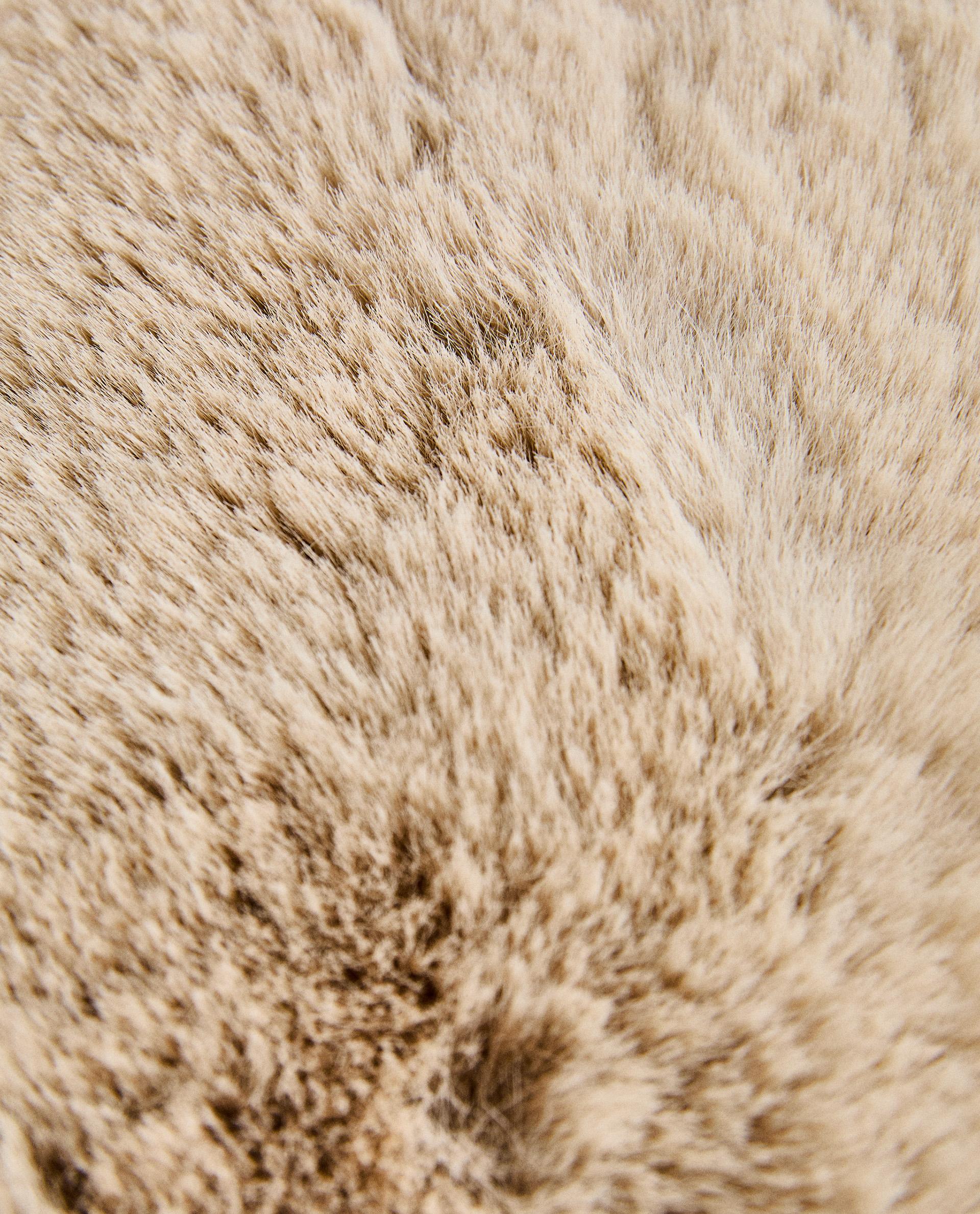 イレギュラー フェイクファー ラグ スモール | Zara Home 日本/Japan