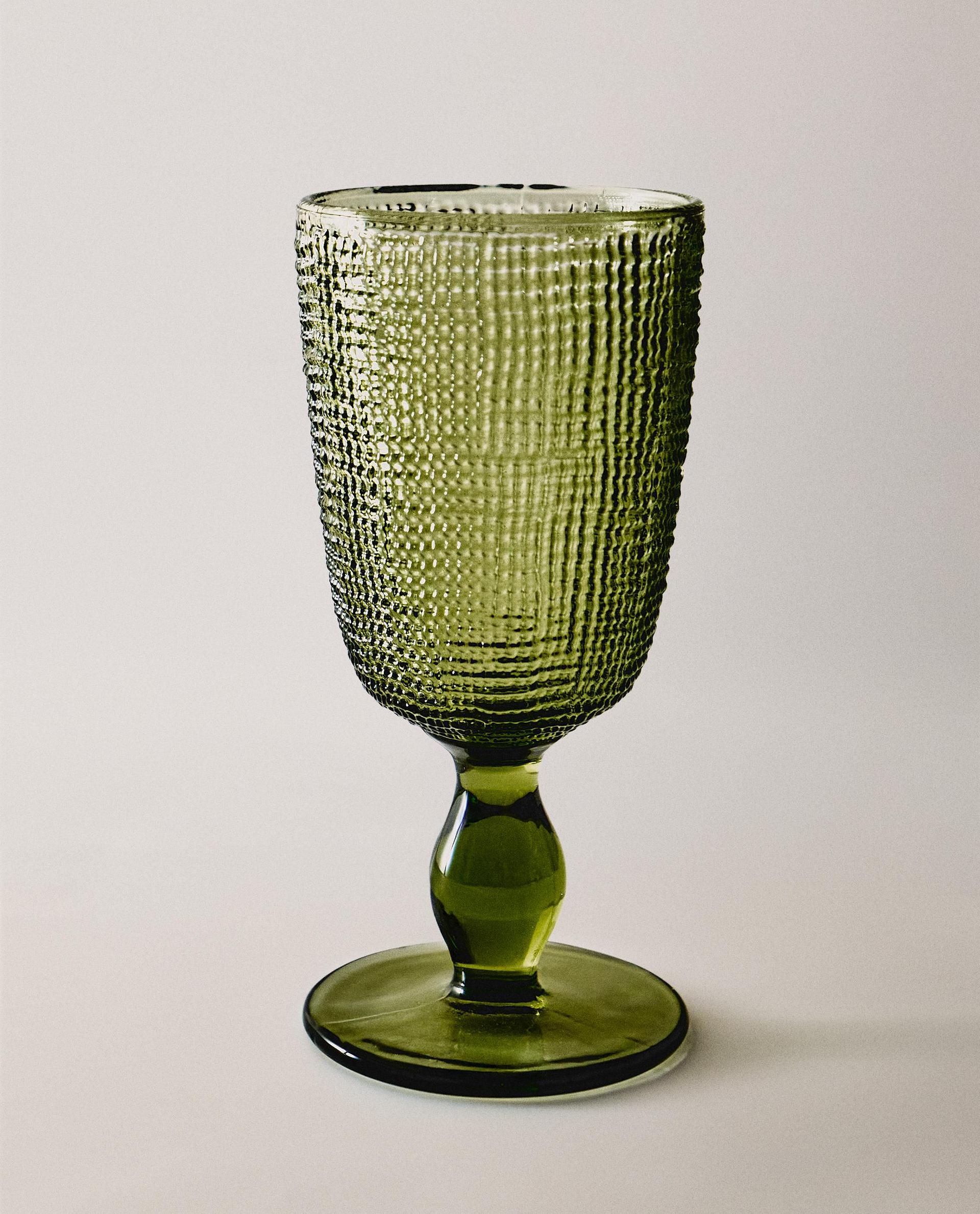 RAISED DESIGN WINE GLASS RAISED DESIGN WINE GLASS