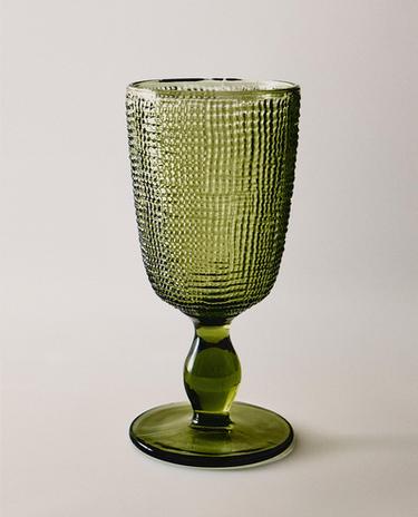 RAISED DESIGN WINE GLASS