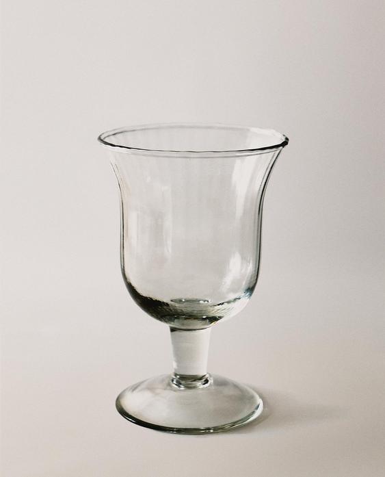 RAISED DESIGN WINE GLASS