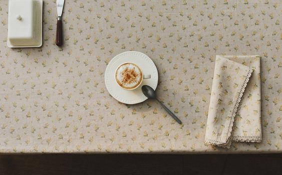 레이스 트리밍 야생화 프린트 테이블보