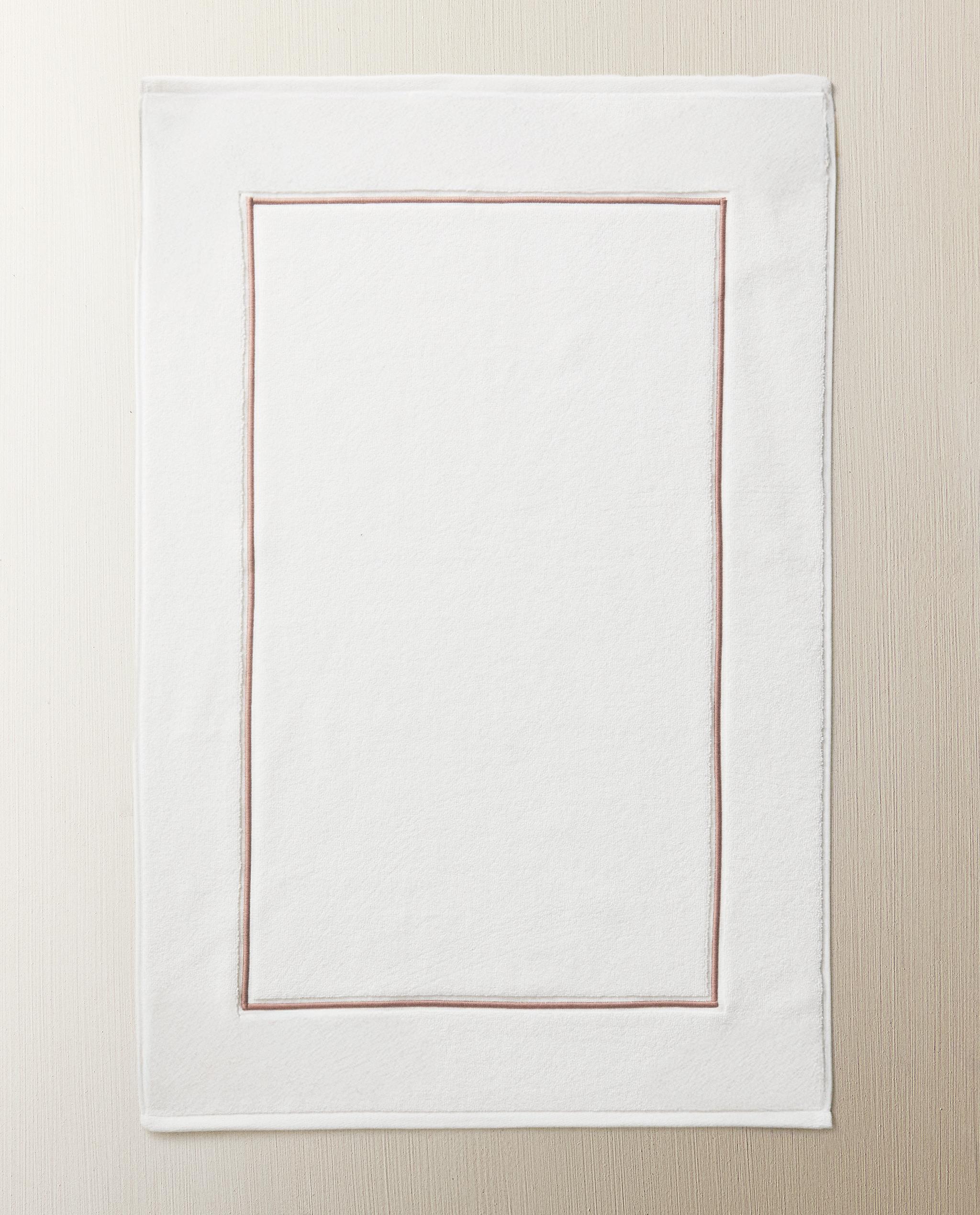 EMBROIDERED SCALLOPED BATH MAT product thumbnail 9