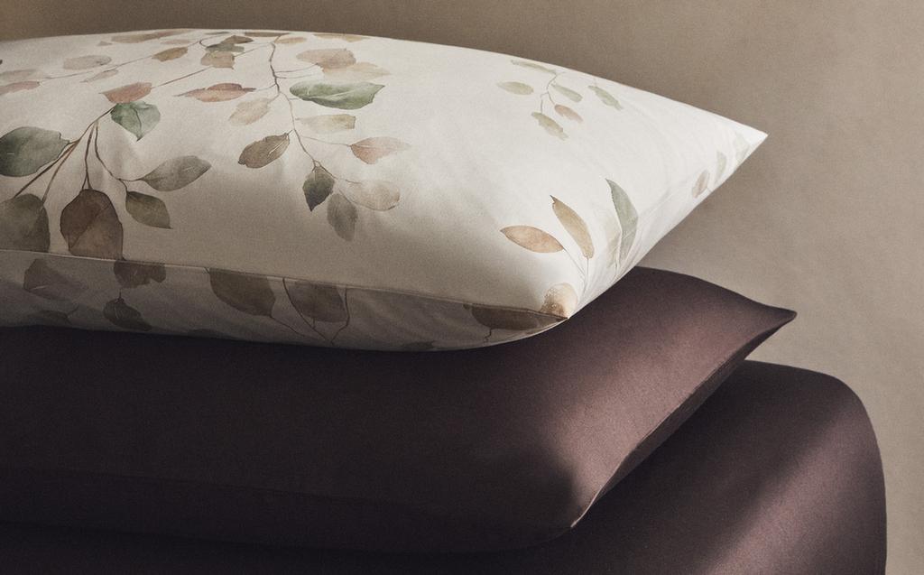 FUNDA ALMOHADA SATÉN ESTAMPADO HOJAS