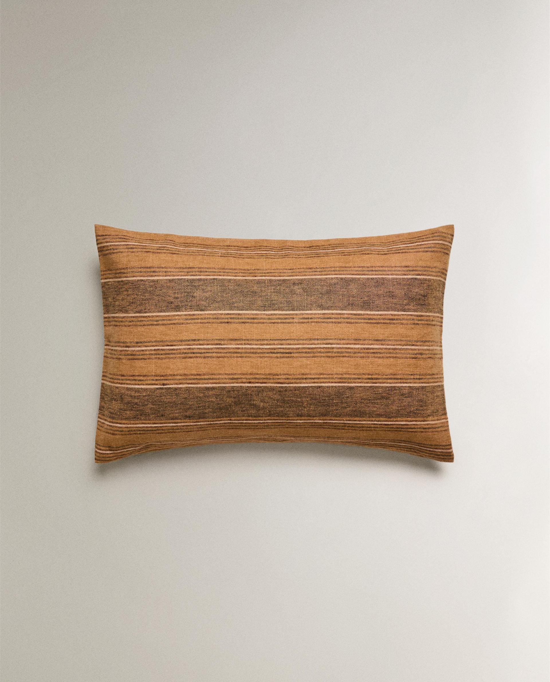 FAȚĂ PERNUȚĂ IN DUNGI FAȚĂ PERNUȚĂ IN DUNGI