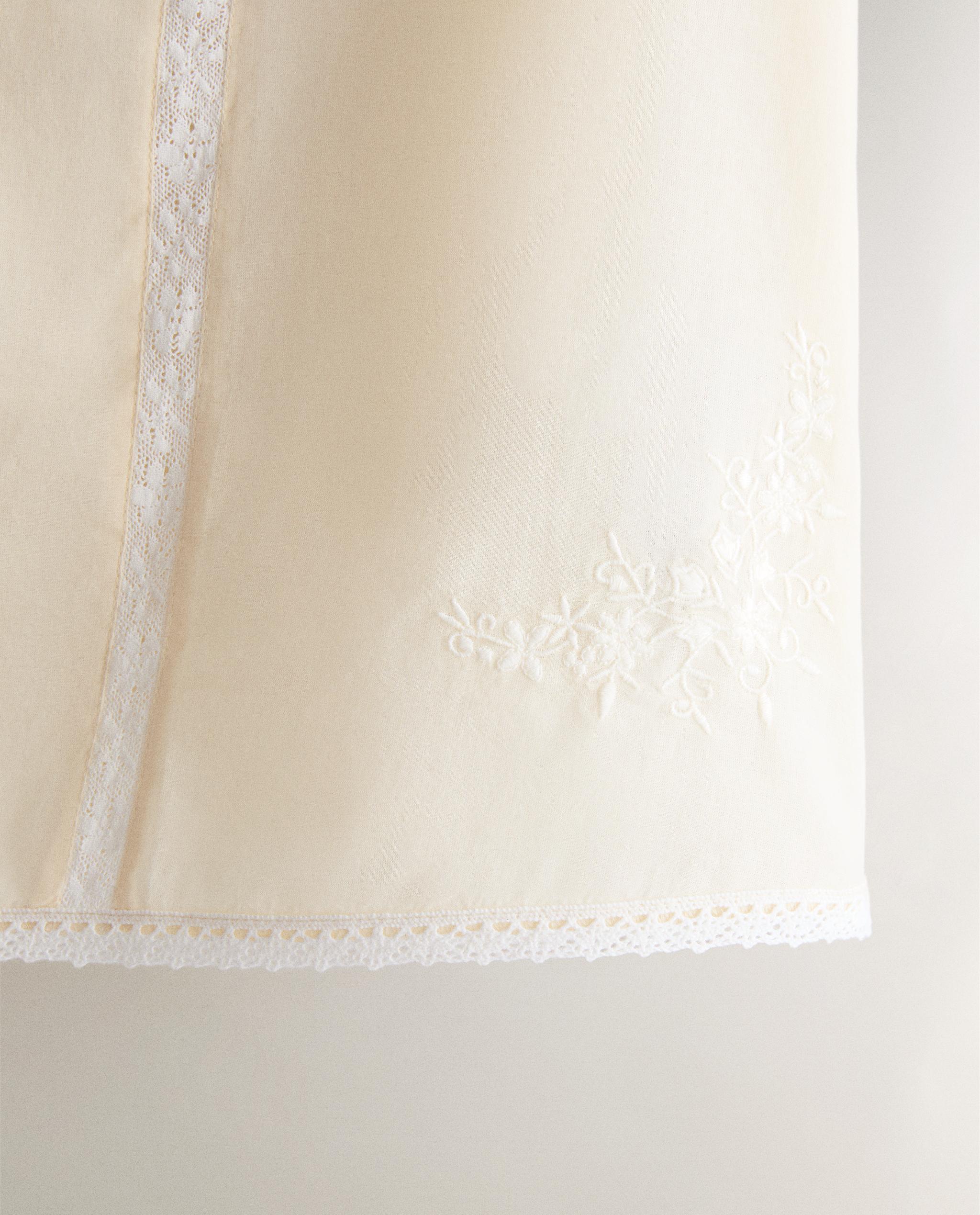 EMBROIDERED COTTON NIGHTDRESS WITH LACE product thumbnail 3