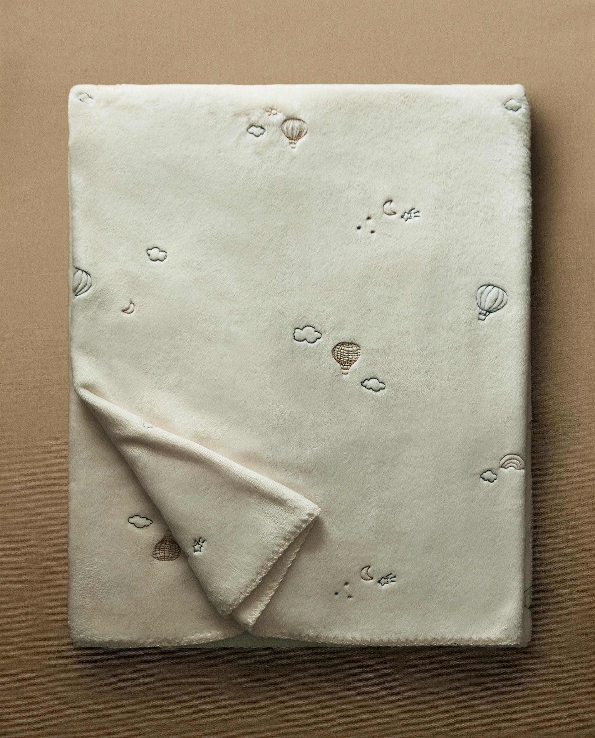 FLEECE BABY BLANKET WITH EMBROIDERED BALLOONS product thumbnail 10