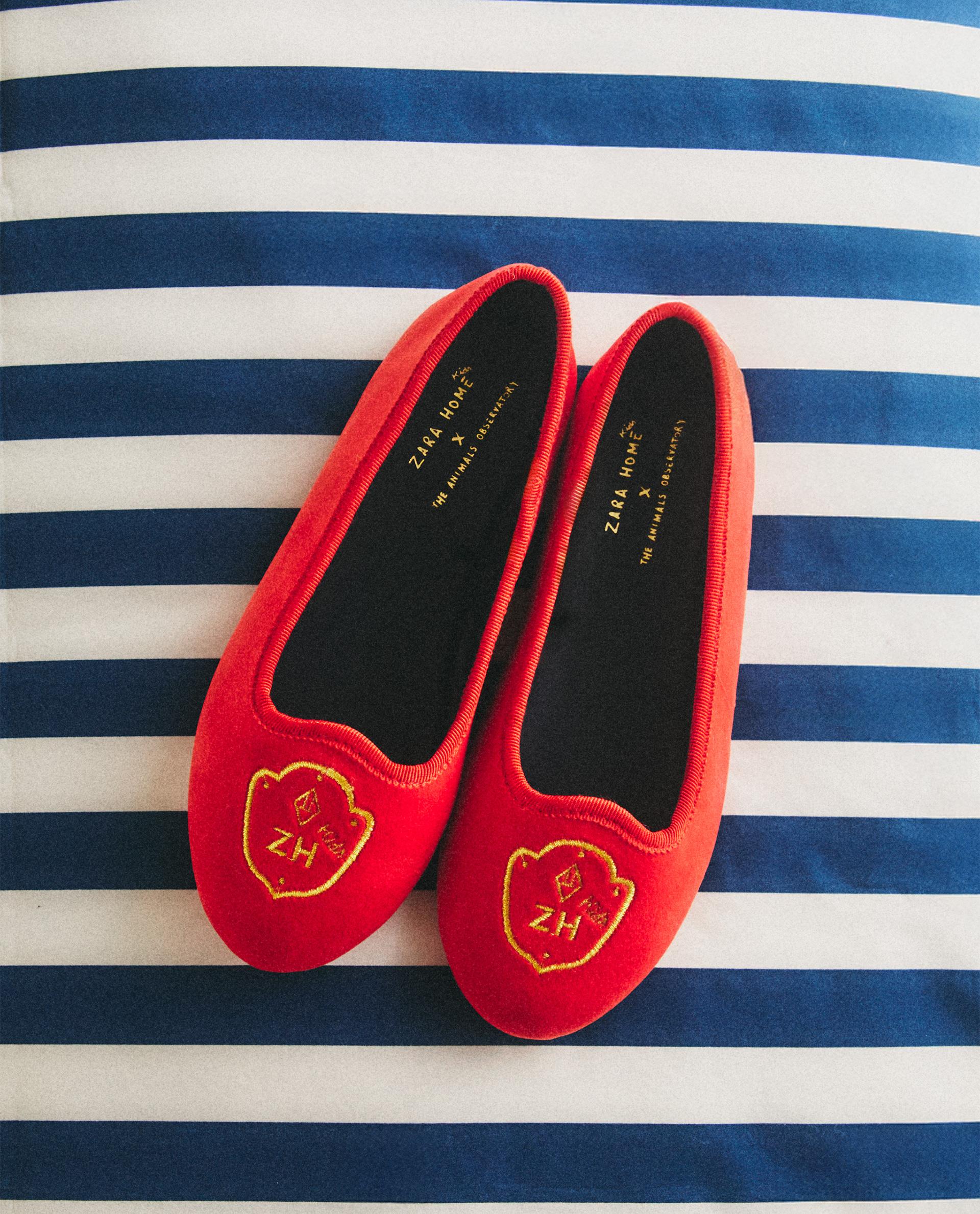 KIDS' THE ANIMALS OBSERVATORY VELVET SLIPPERS KIDS' THE ANIMALS OBSERVATORY VELVET SLIPPERS