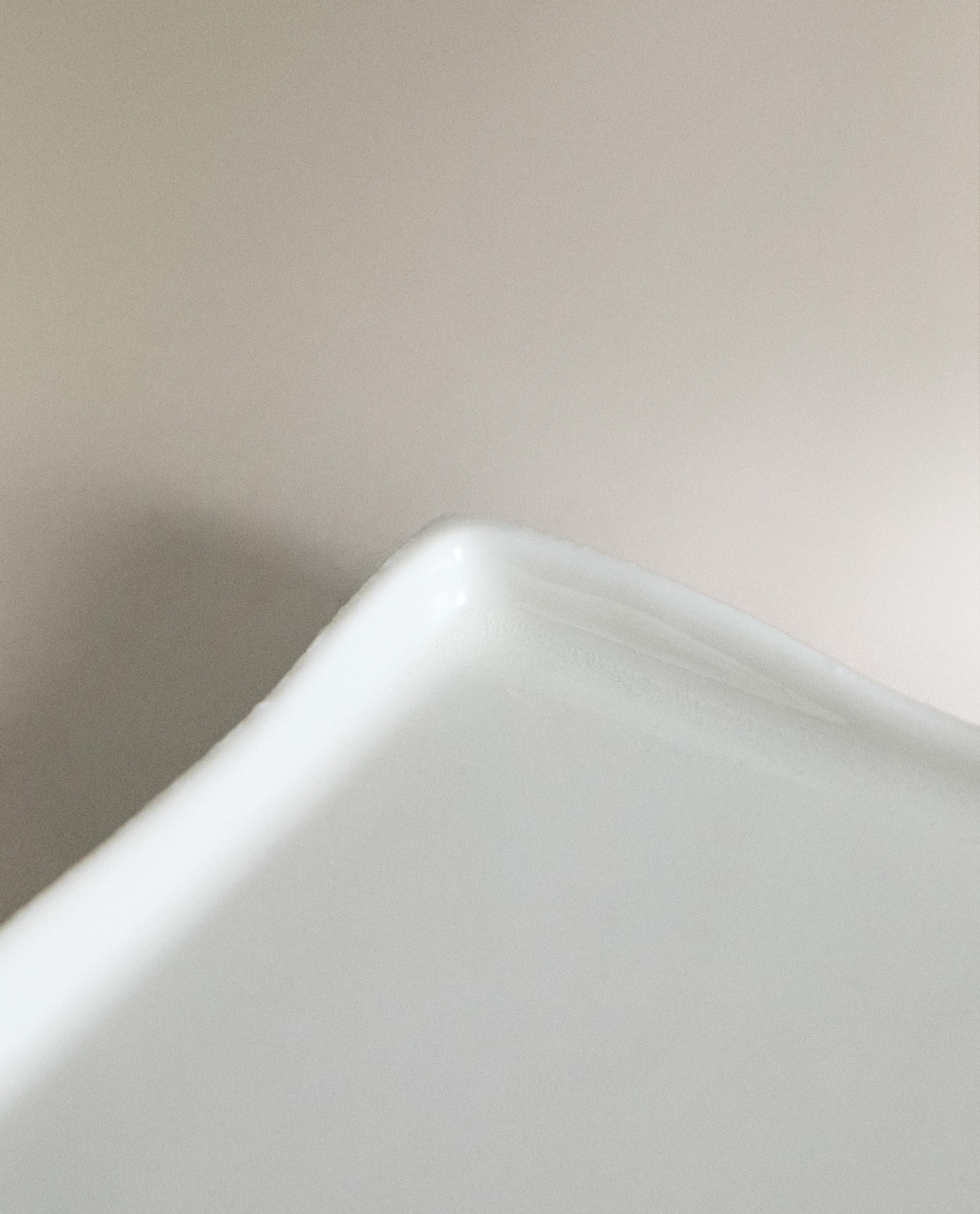 TEXTURED CERAMIC BATHROOM TRAY