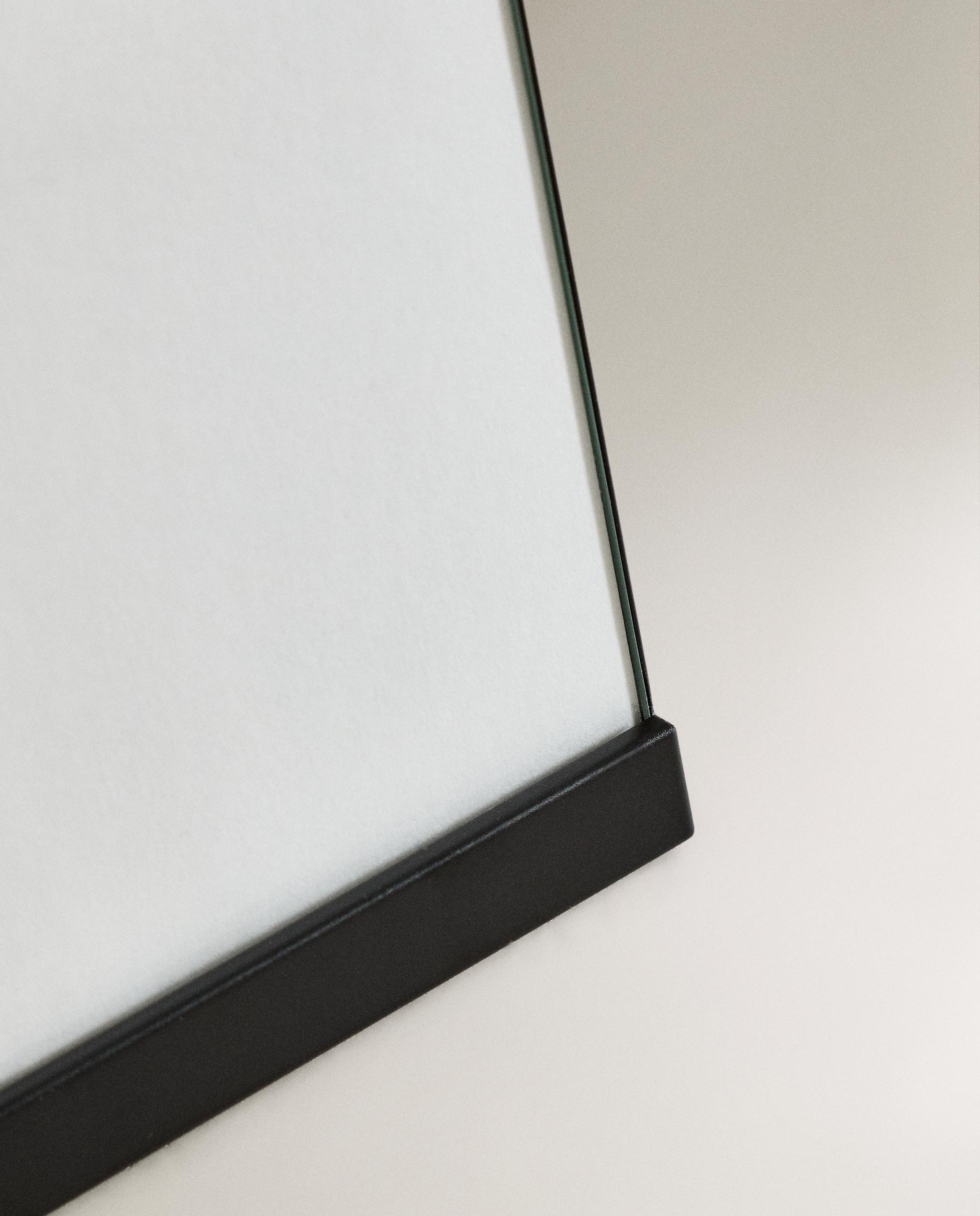 BLACK METAL PHOTO FRAME
