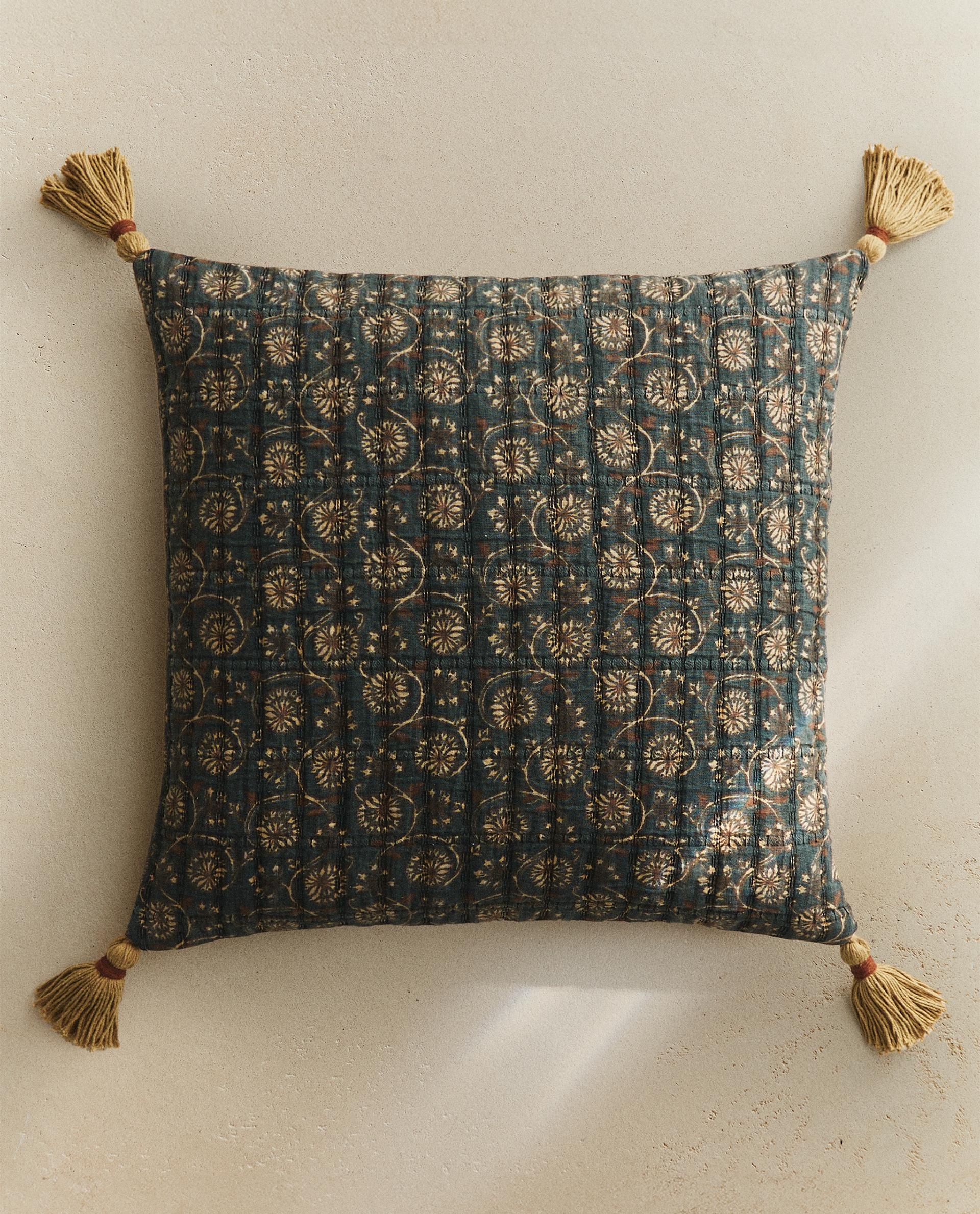 ファッションの クッションカバー ポンポン付き | Zara Home 日本/Japan ミュージシャン