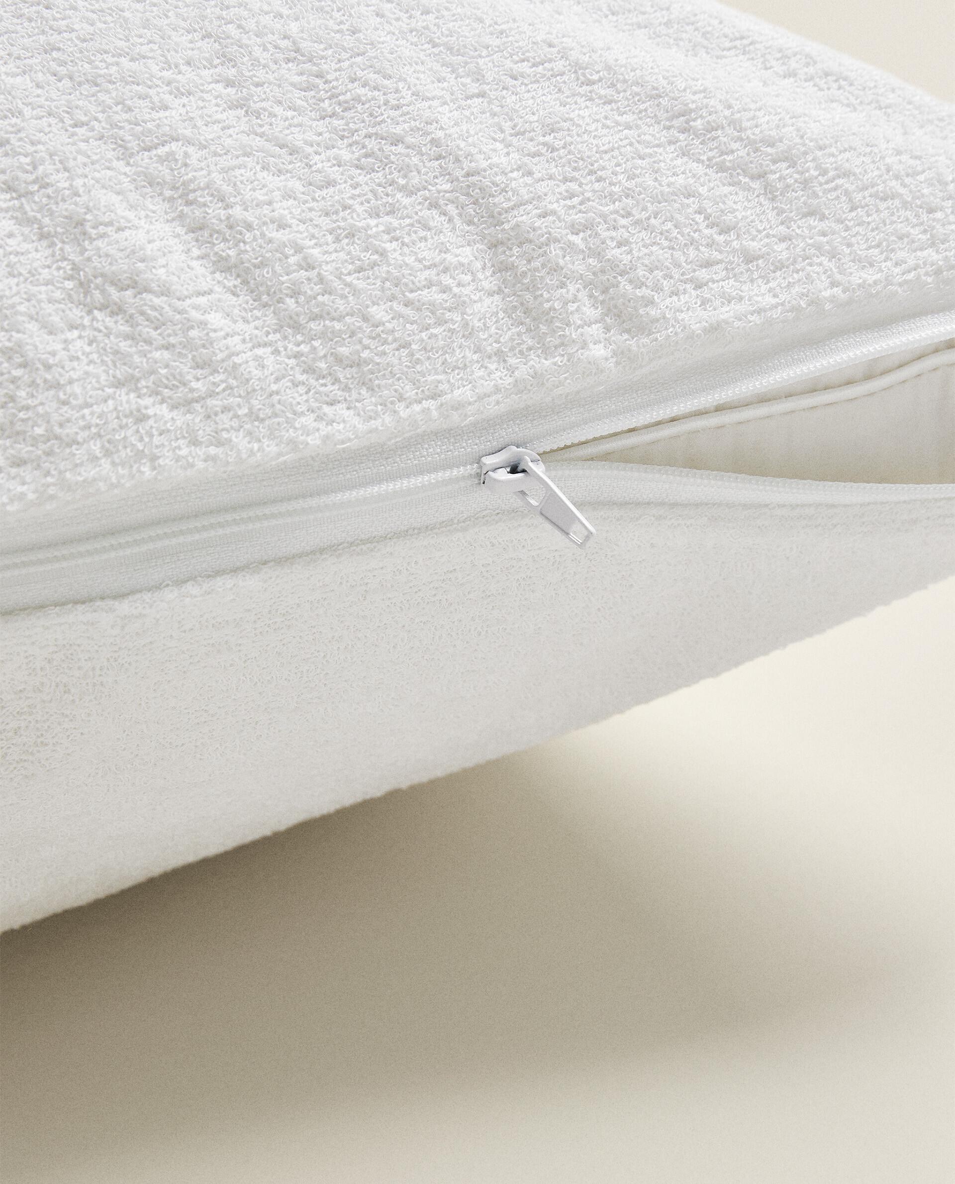 WATERPROOF COTTON TERRY PILLOW PROTECTOR product thumbnail 4