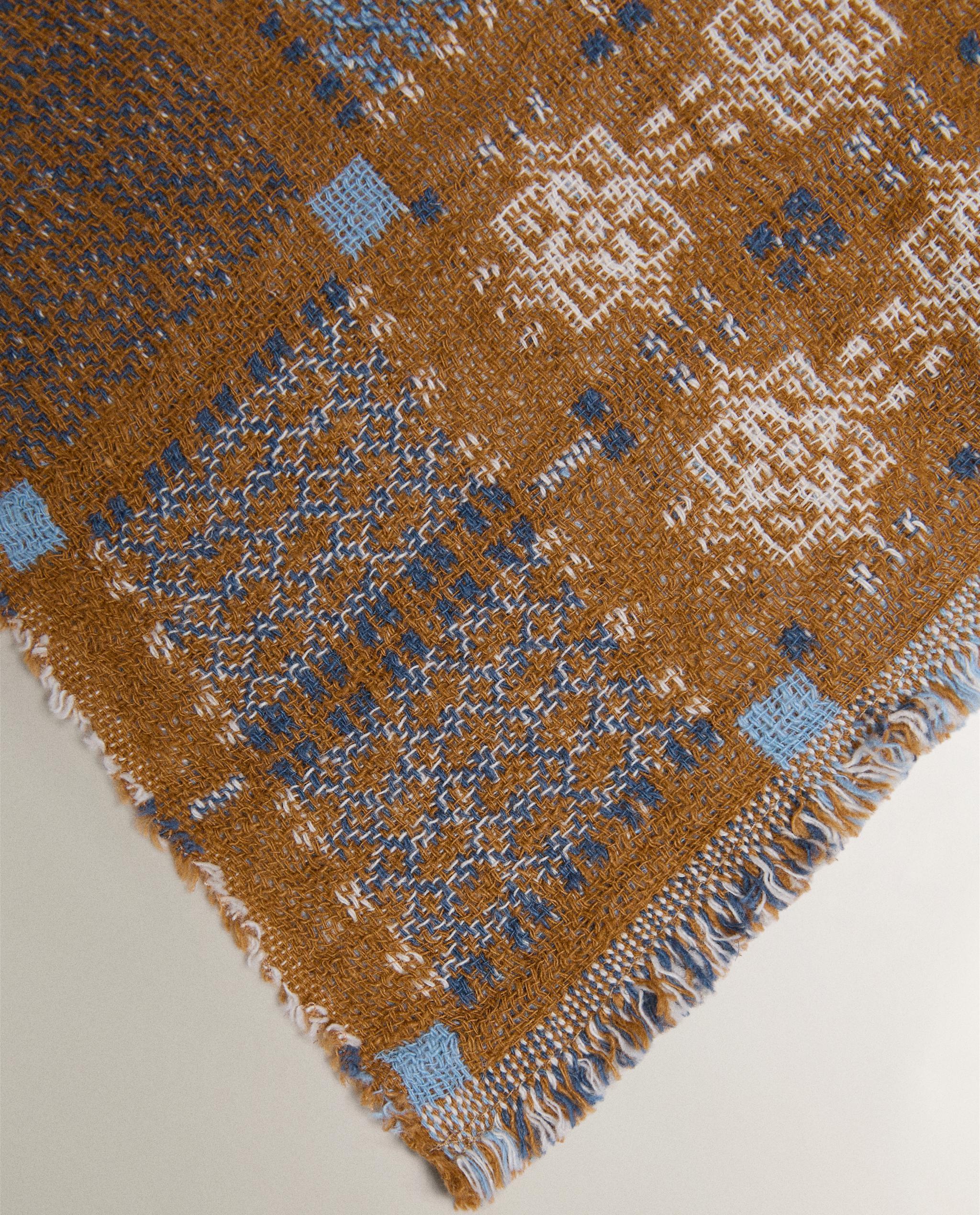 GEOMETRIC DESIGN THROW product thumbnail 3