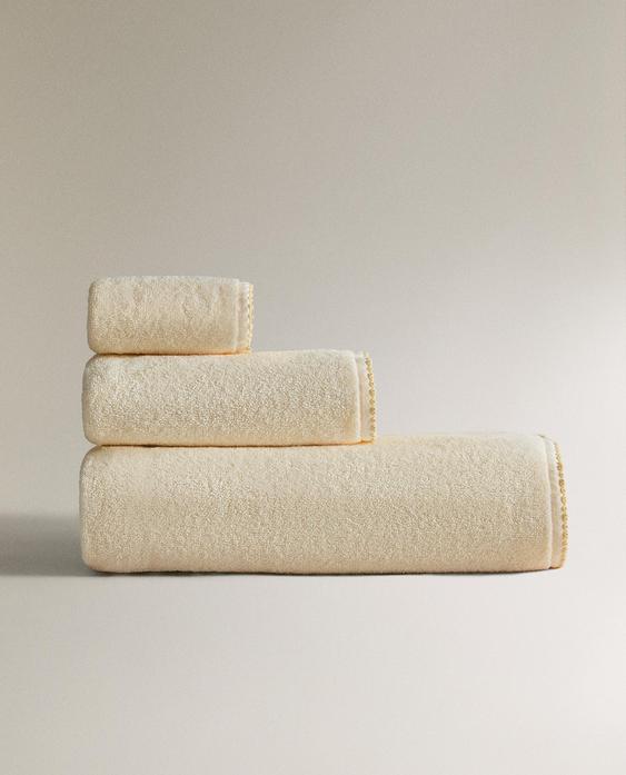 BATH TOWEL WITH TRIM DETAIL