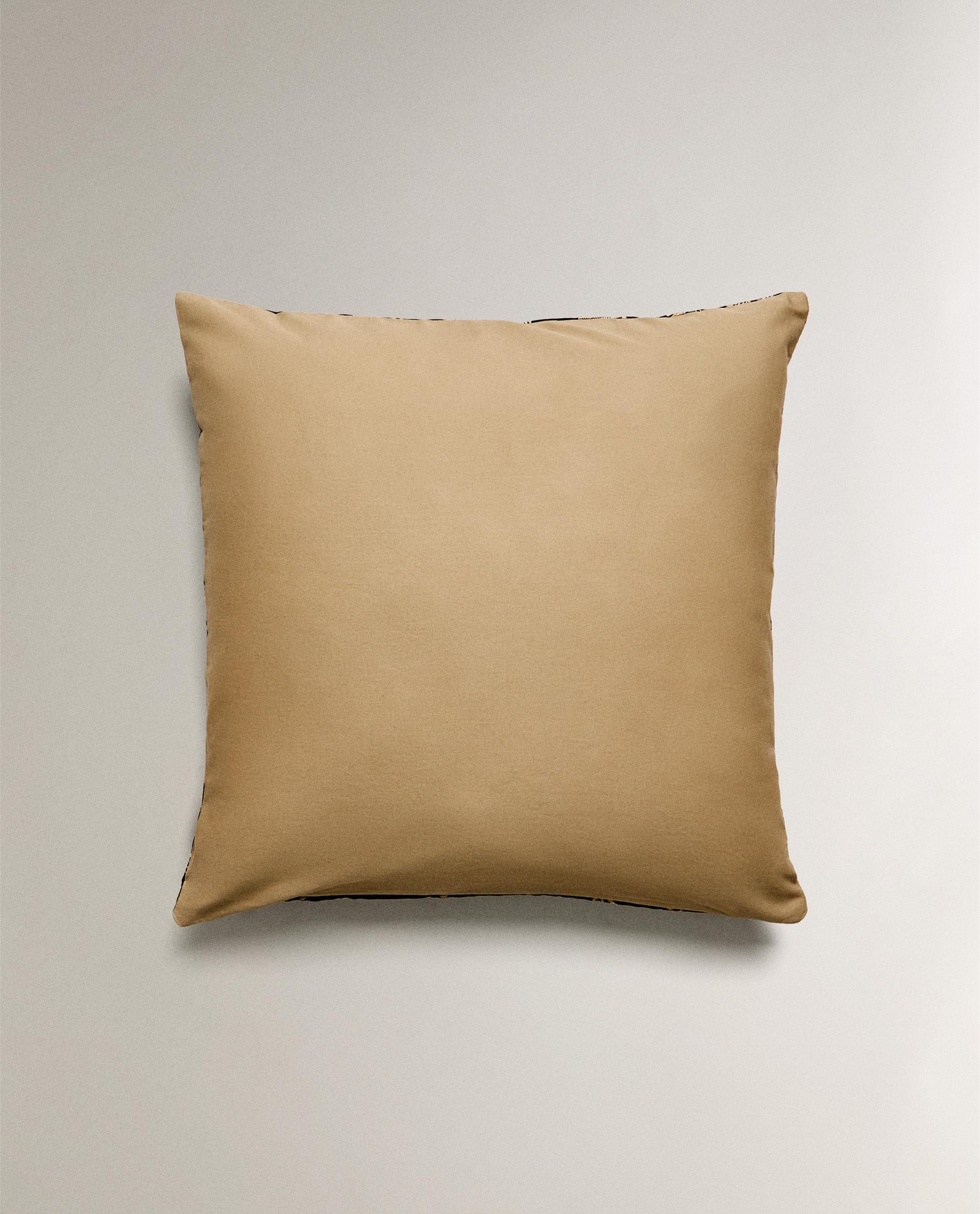 クッションカバー ZARAHOME  Cushion Cover EMBROIDERED CUSHION COVER | Zara Home 日本/Japan