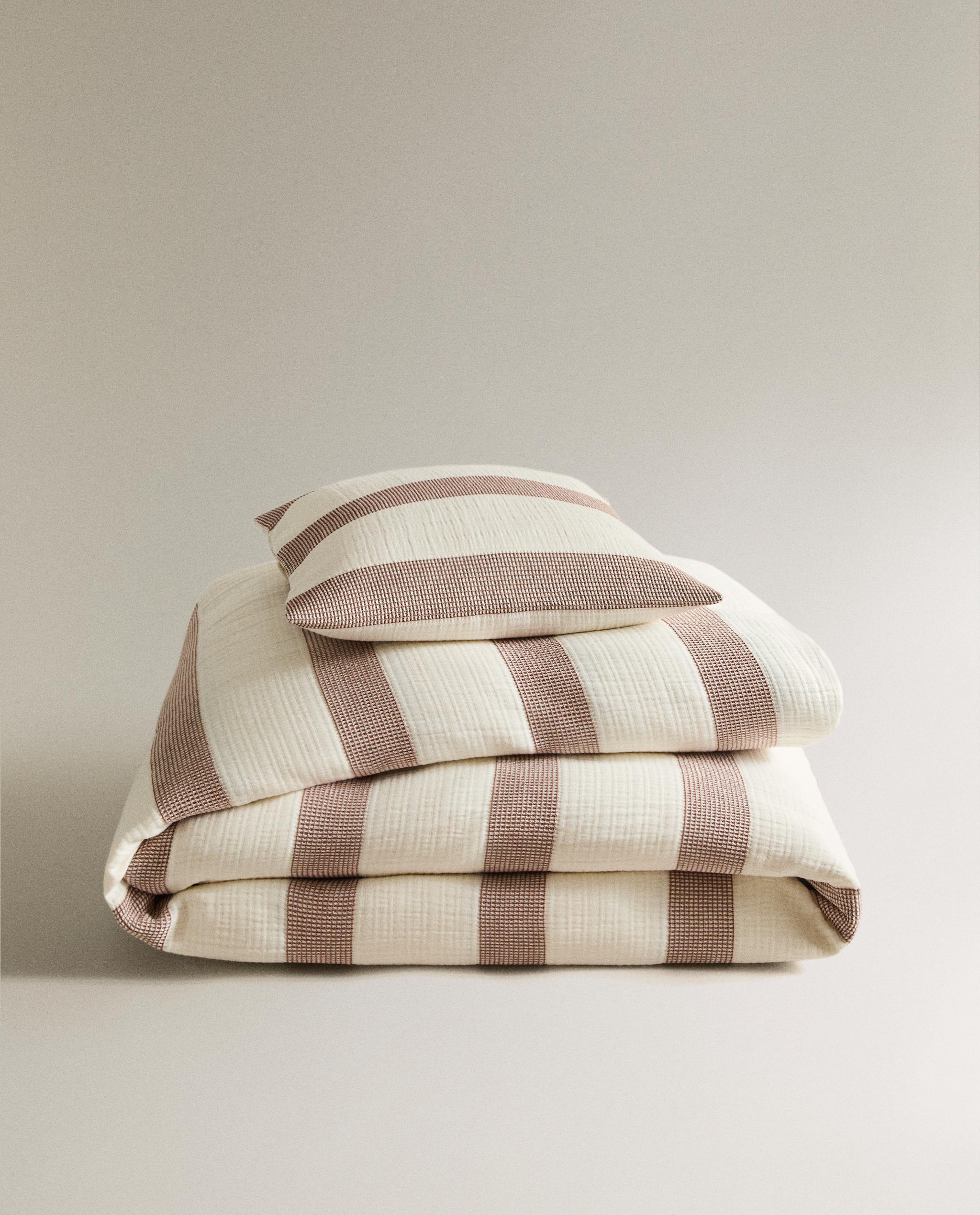 KIDS' PEG, QUILTED BEDSPREAD AND DOG CUSHION product thumbnail 11