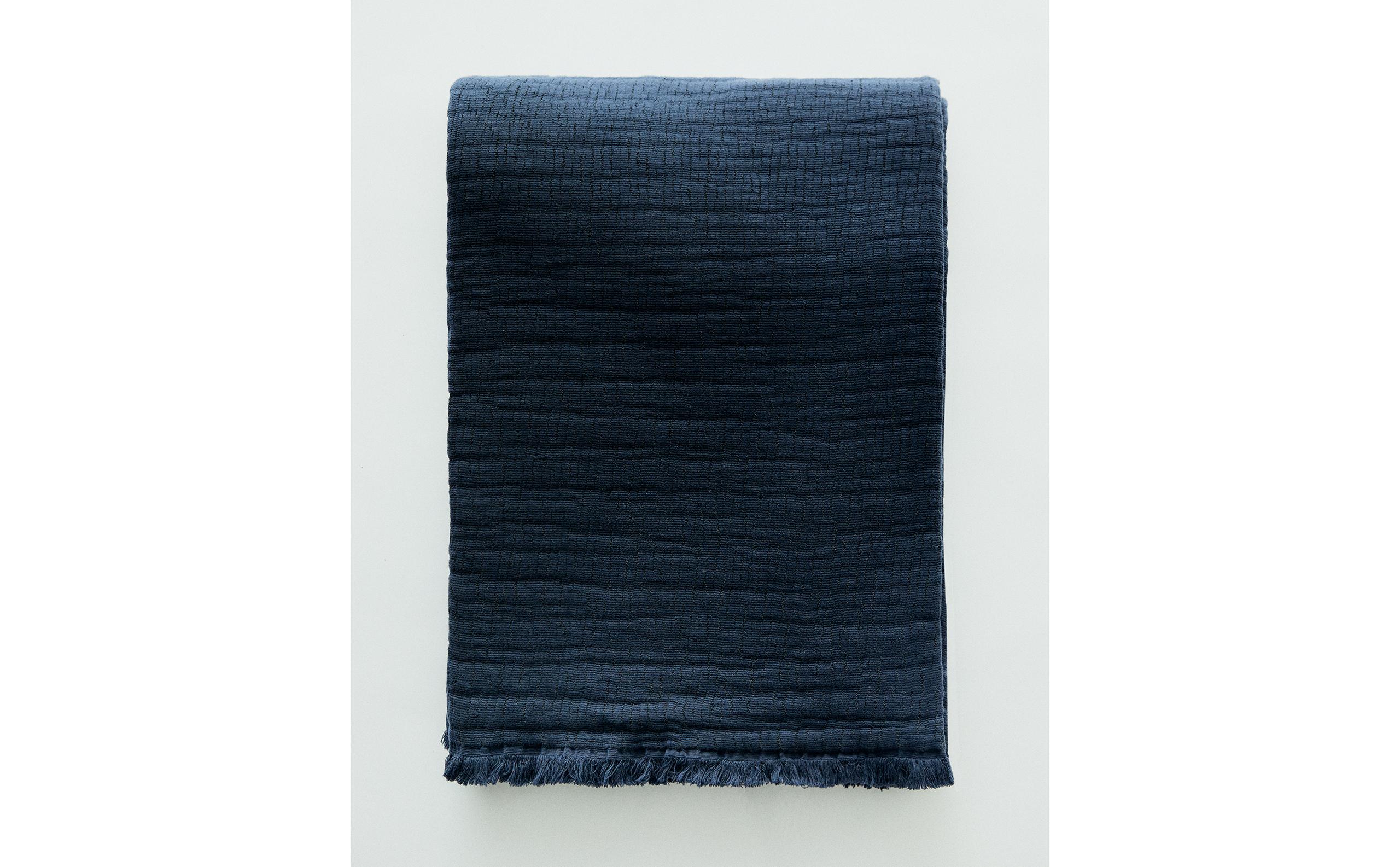 TEXTURED JACQUARD THROW product thumbnail 20