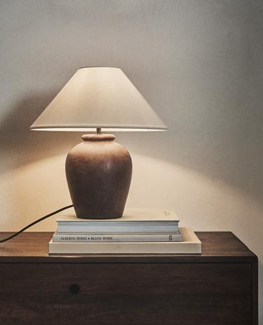 SMALL CERAMIC BASE TABLE LAMP