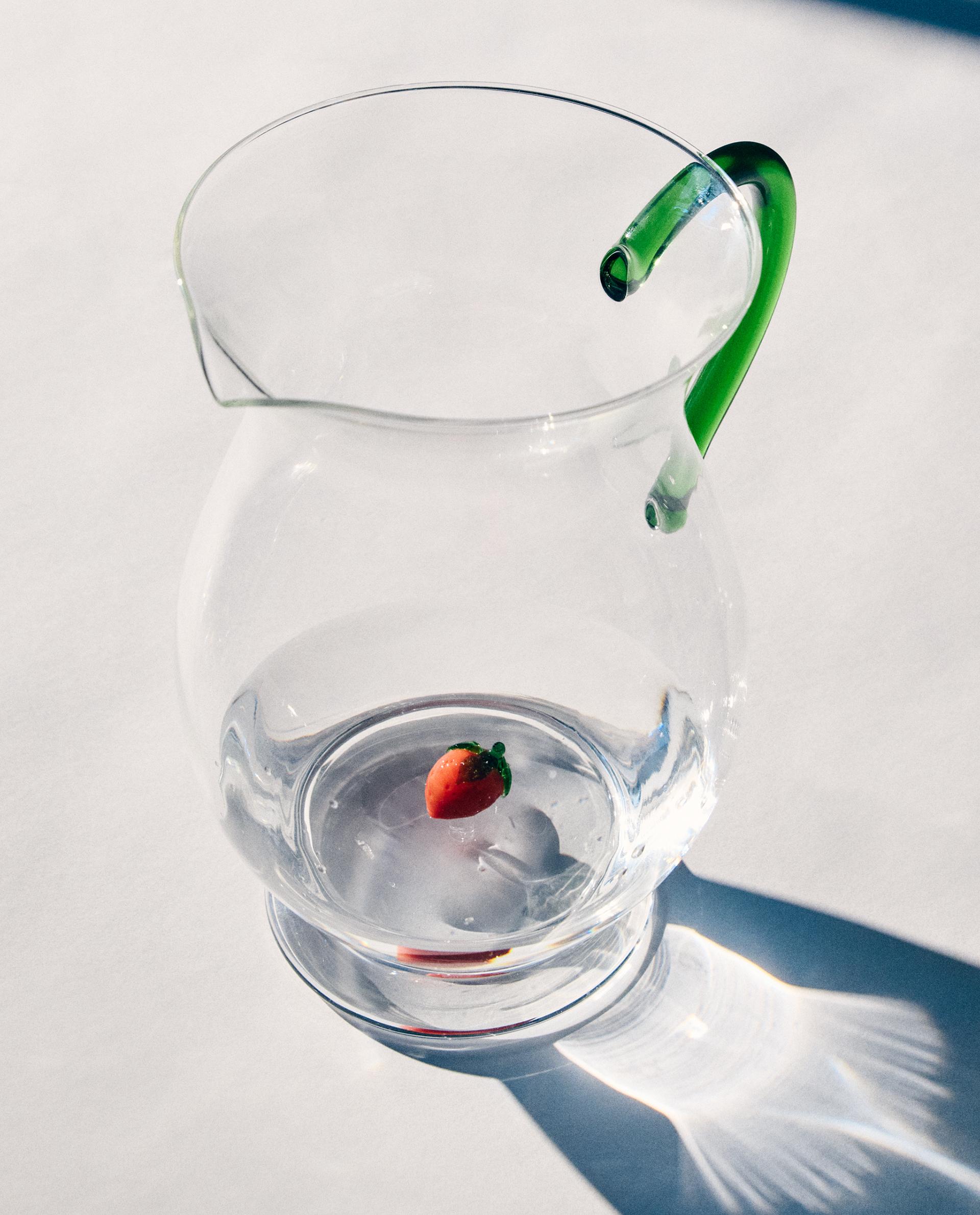 BOROSILICATE STRAWBERRY JUG product thumbnail 11