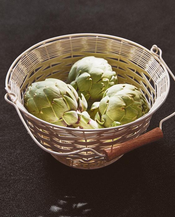 BASKET WITH WOODEN HANDLE