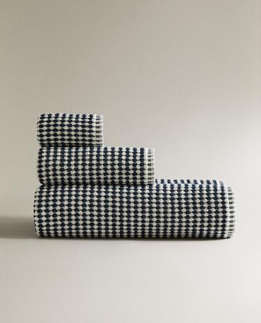 TEXTURED COTTON BATH TOWEL