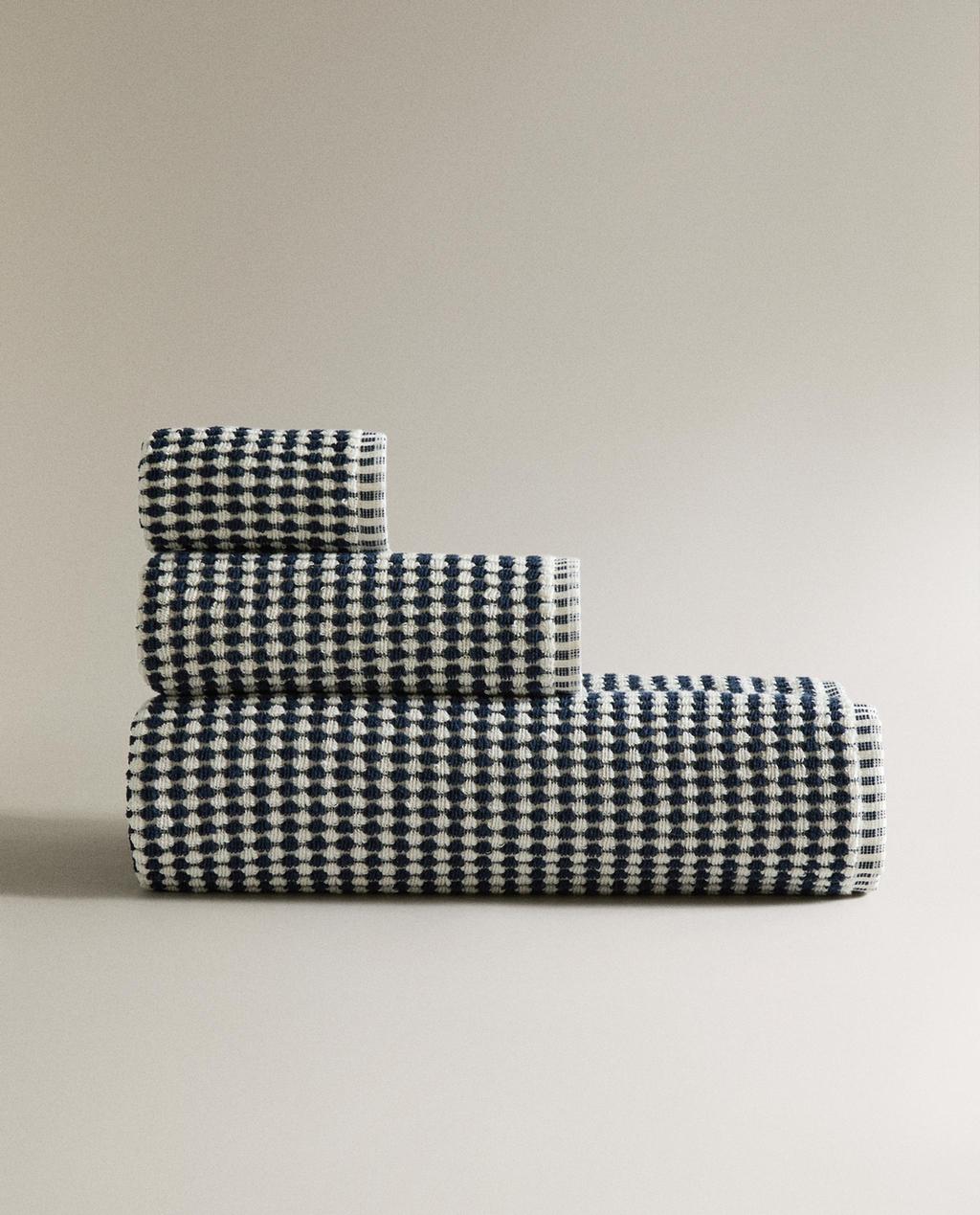 TEXTURED COTTON BATH TOWEL