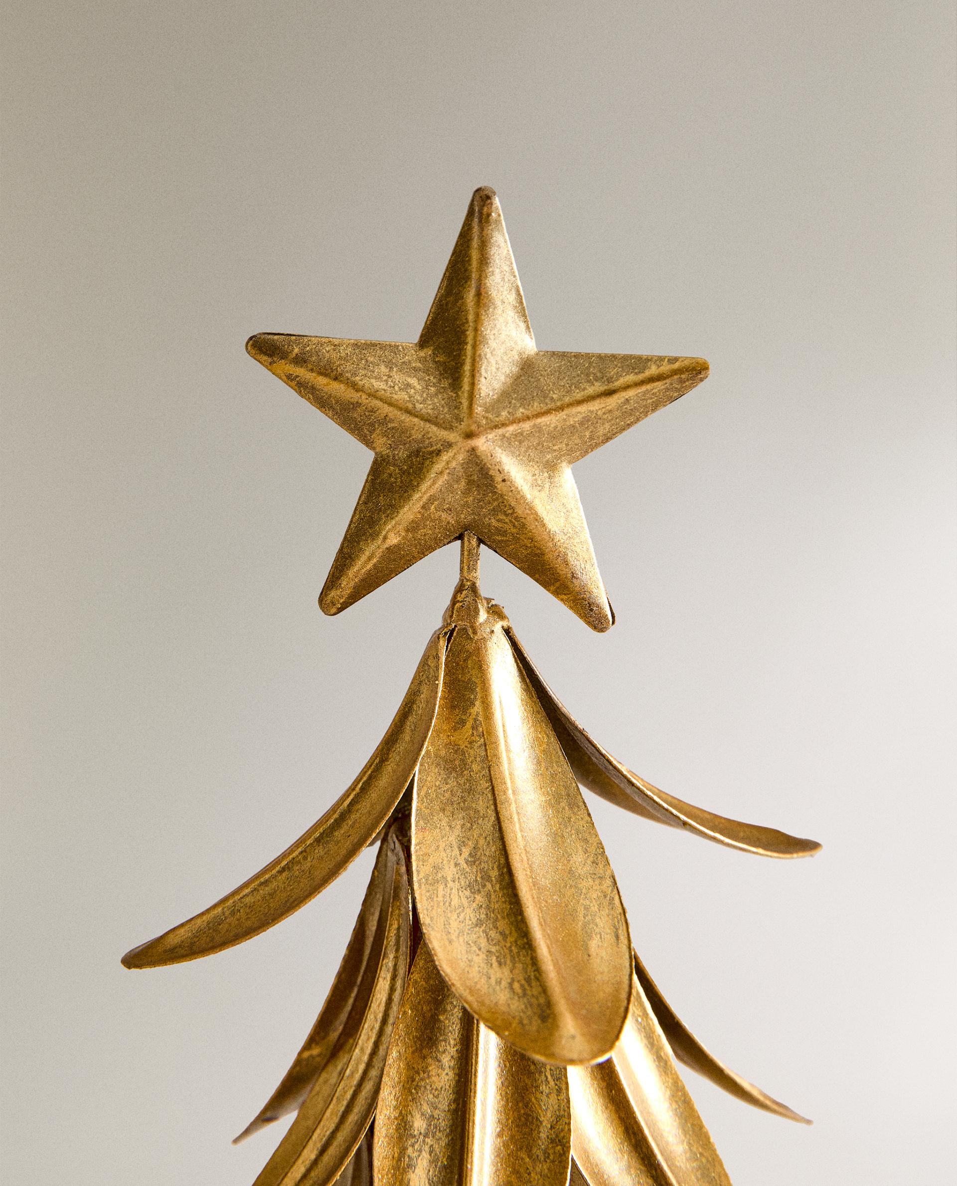 METAL CHRISTMAS TREE FIGURE