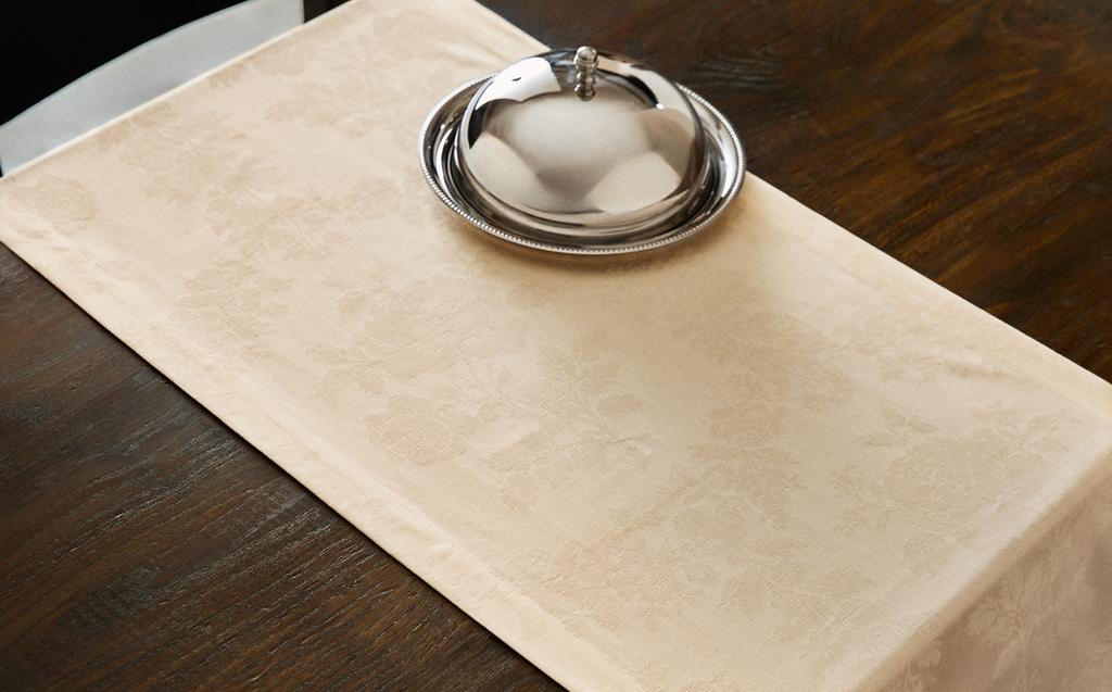CHEMIN DE TABLE JACQUARD ROSES CHEMIN DE TABLE JACQUARD ROSES