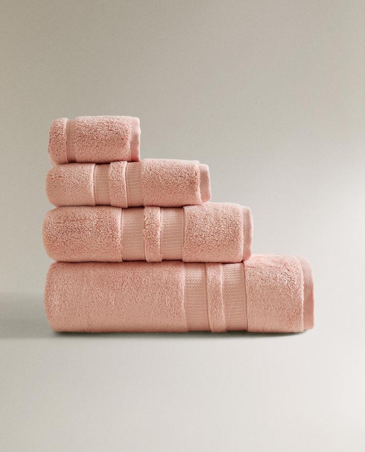 منشفة حمام فائقة النعومة بإطار مزدوج