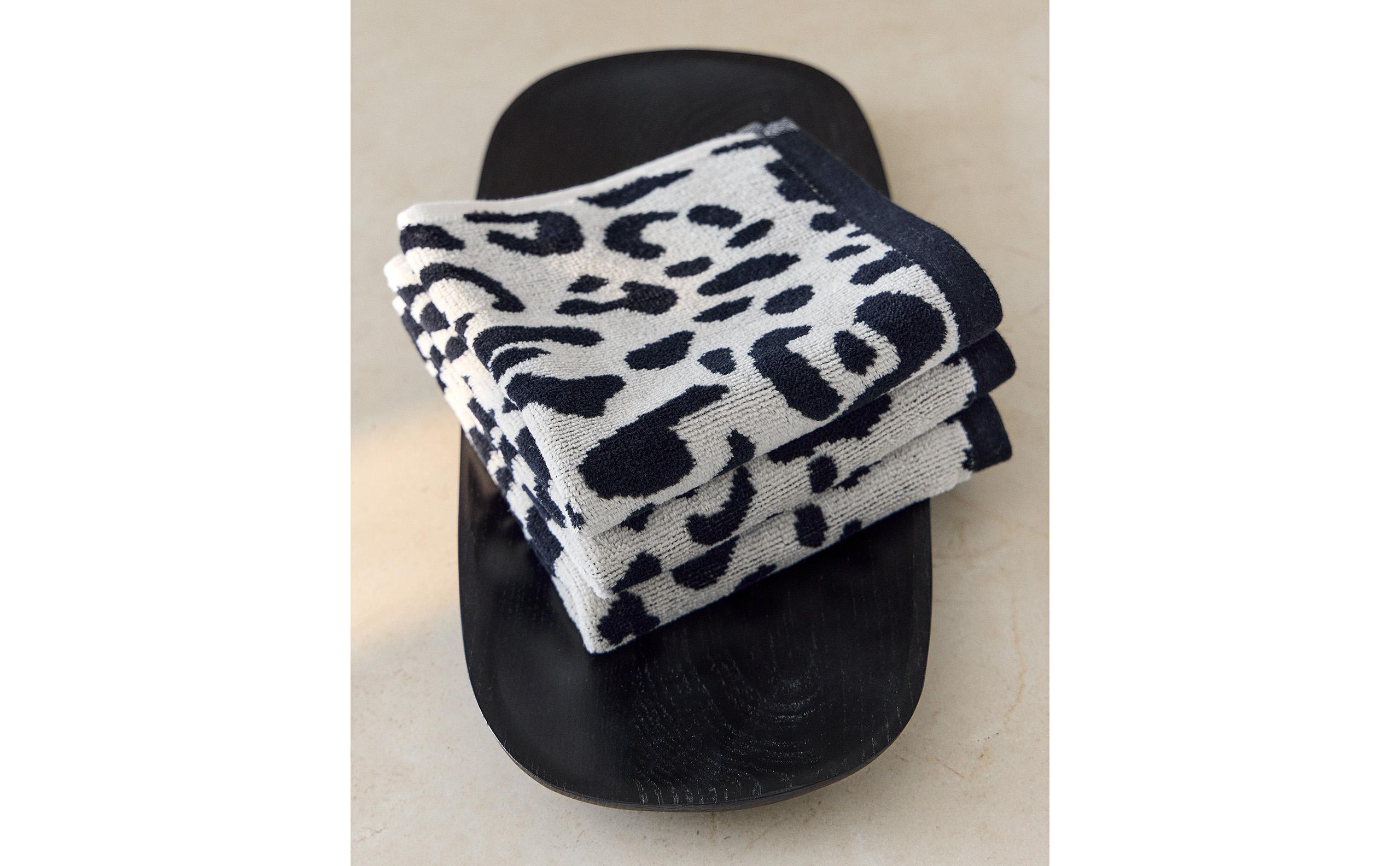 PACK OF ANIMAL PRINT VELOUR HAND TOWELS (PACK OF 3) product thumbnail 8
