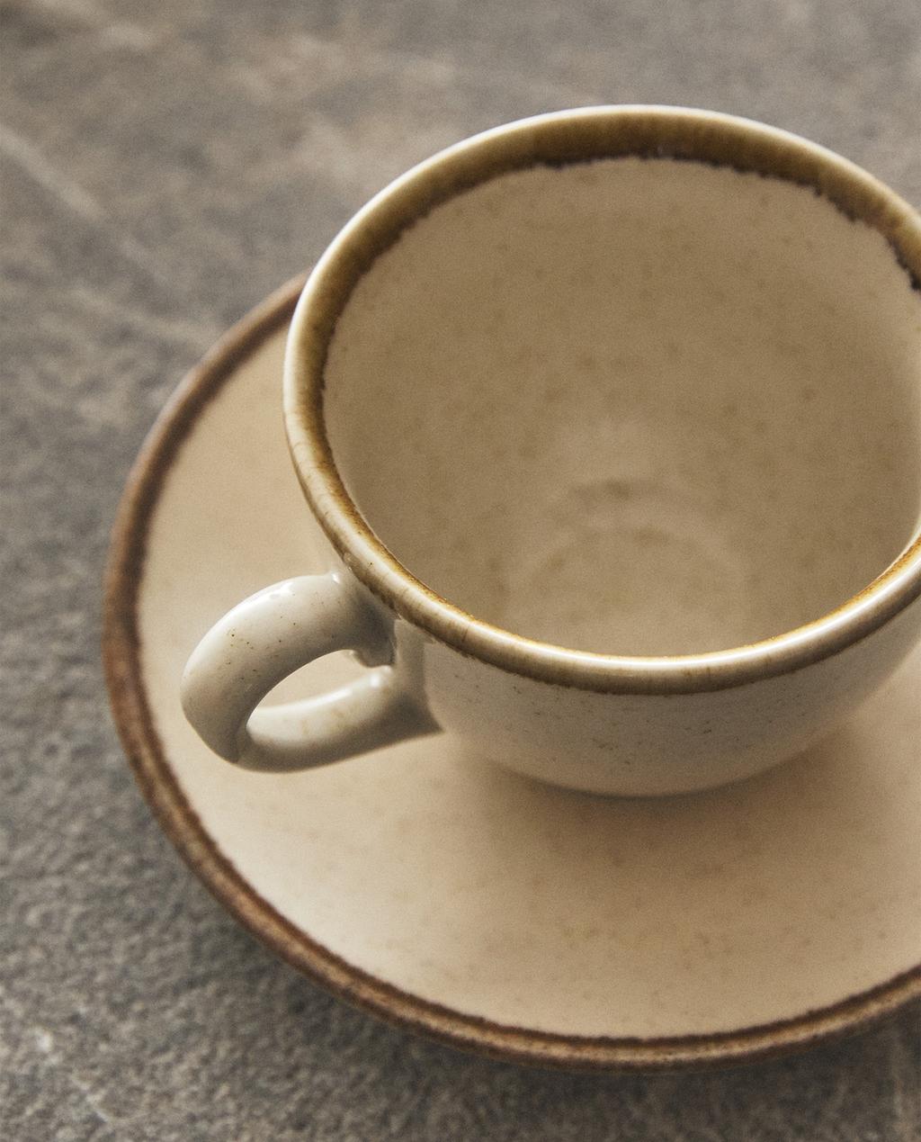 XÍCARA DE CHÁ DE PORCELANA COM BORDA ANTIGA