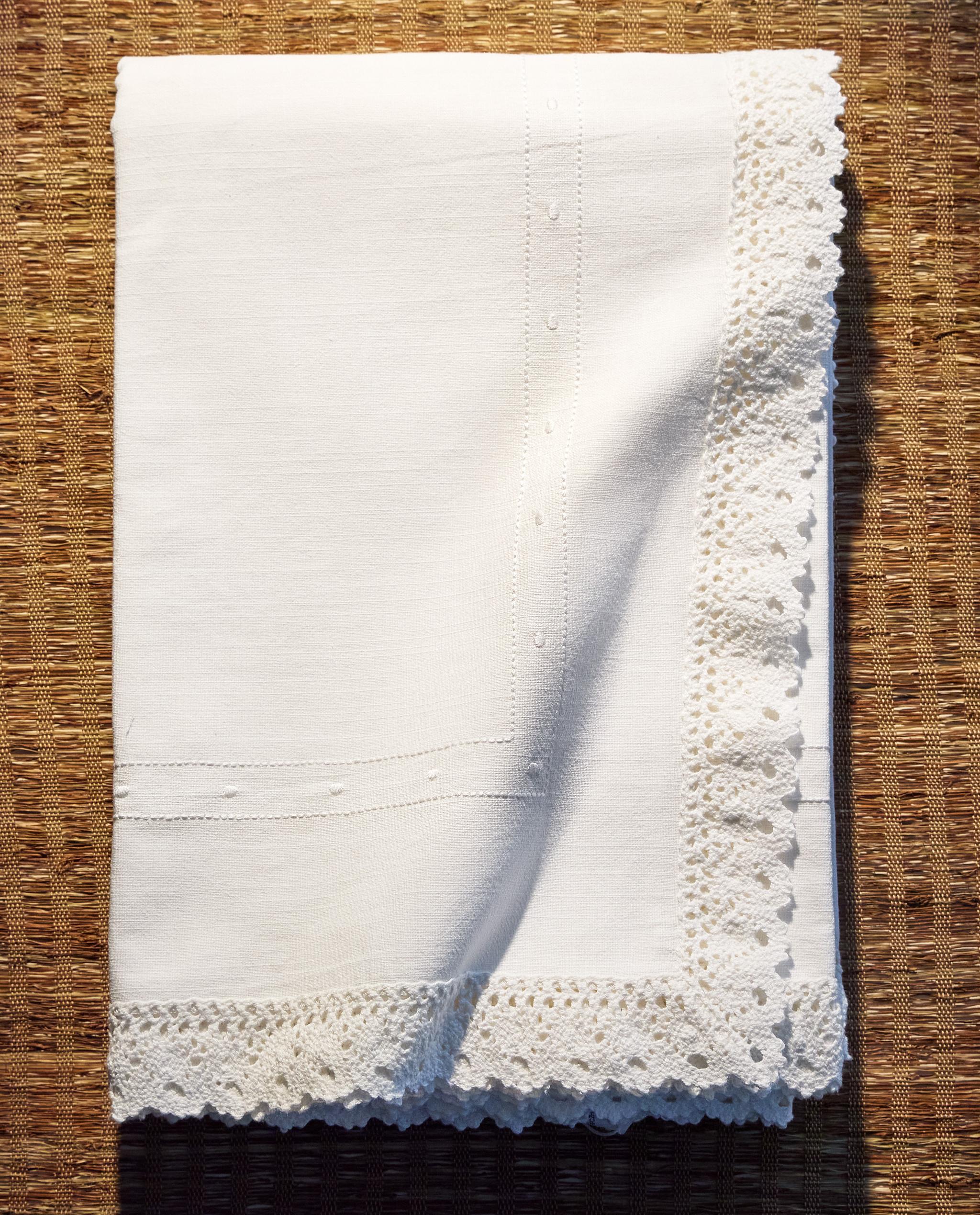 EMBROIDERED COTTON TABLECLOTH WITH LACE TRIM product thumbnail 12