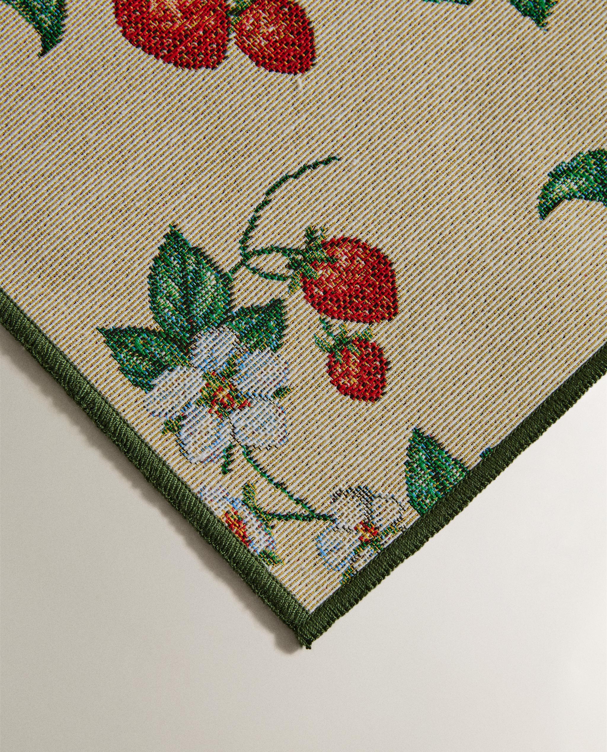STRAWBERRY JACQUARD TABLE RUNNER product thumbnail 8