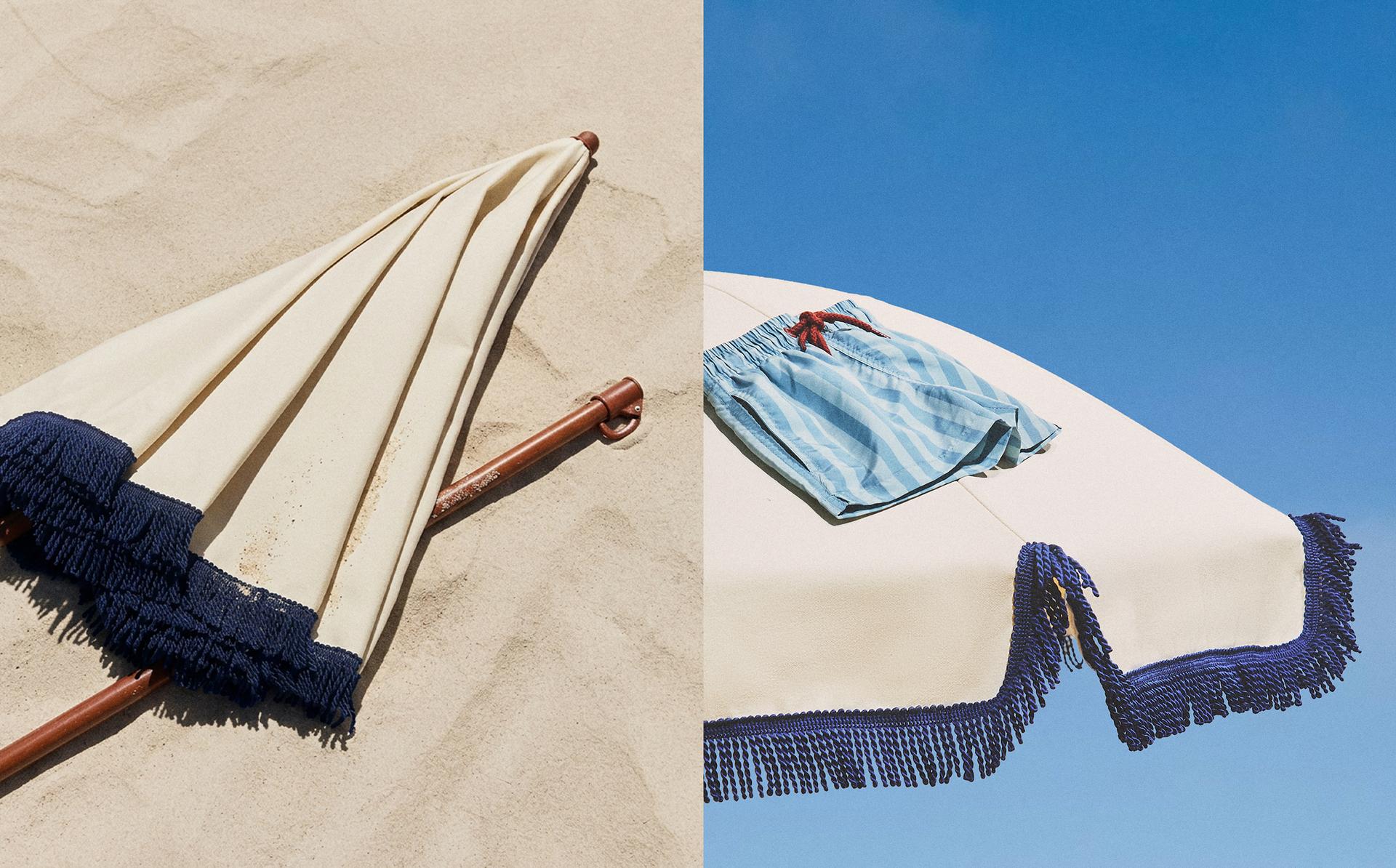 مظلة شاطئية وثوب سباحة للأطفال