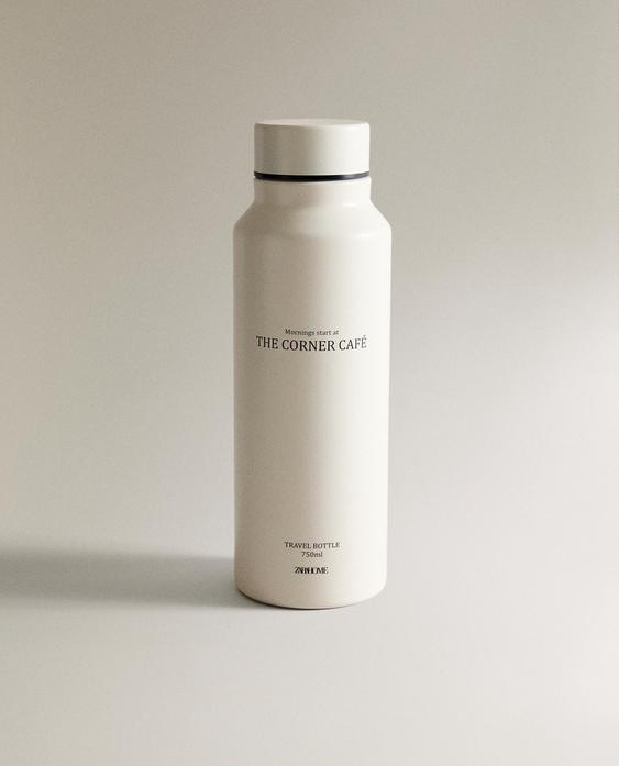 NEREZOVÁ FĽAŠA „THE CORNER CAFÉ“