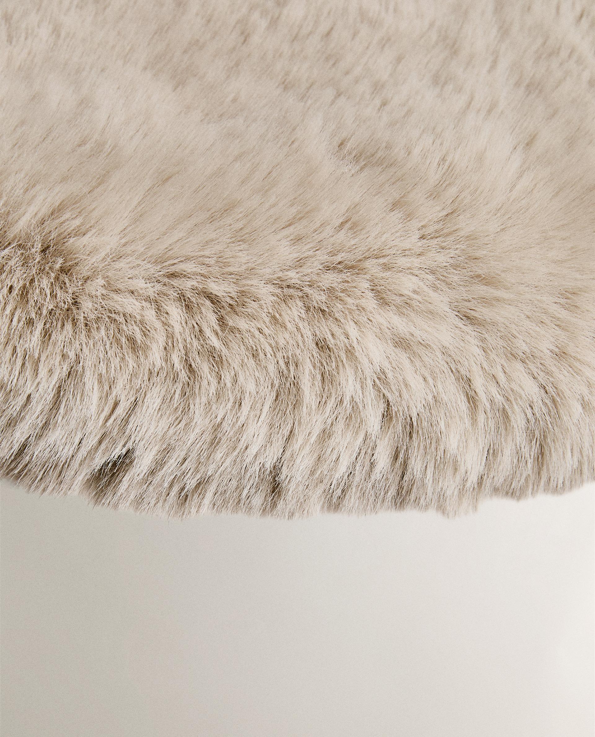 イレギュラー フェイクファー ラグ スモール | Zara Home 日本/Japan