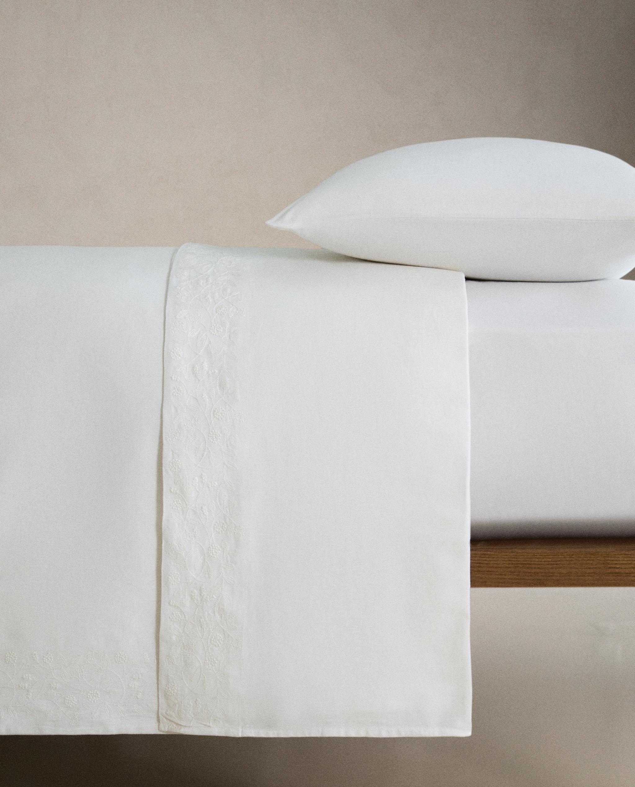 COTTON AND LINEN DUVET COVER WITH RAISED DESIGN product thumbnail 6