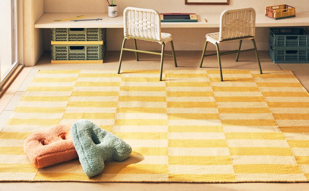 RECTANGULAR CHECK RUG