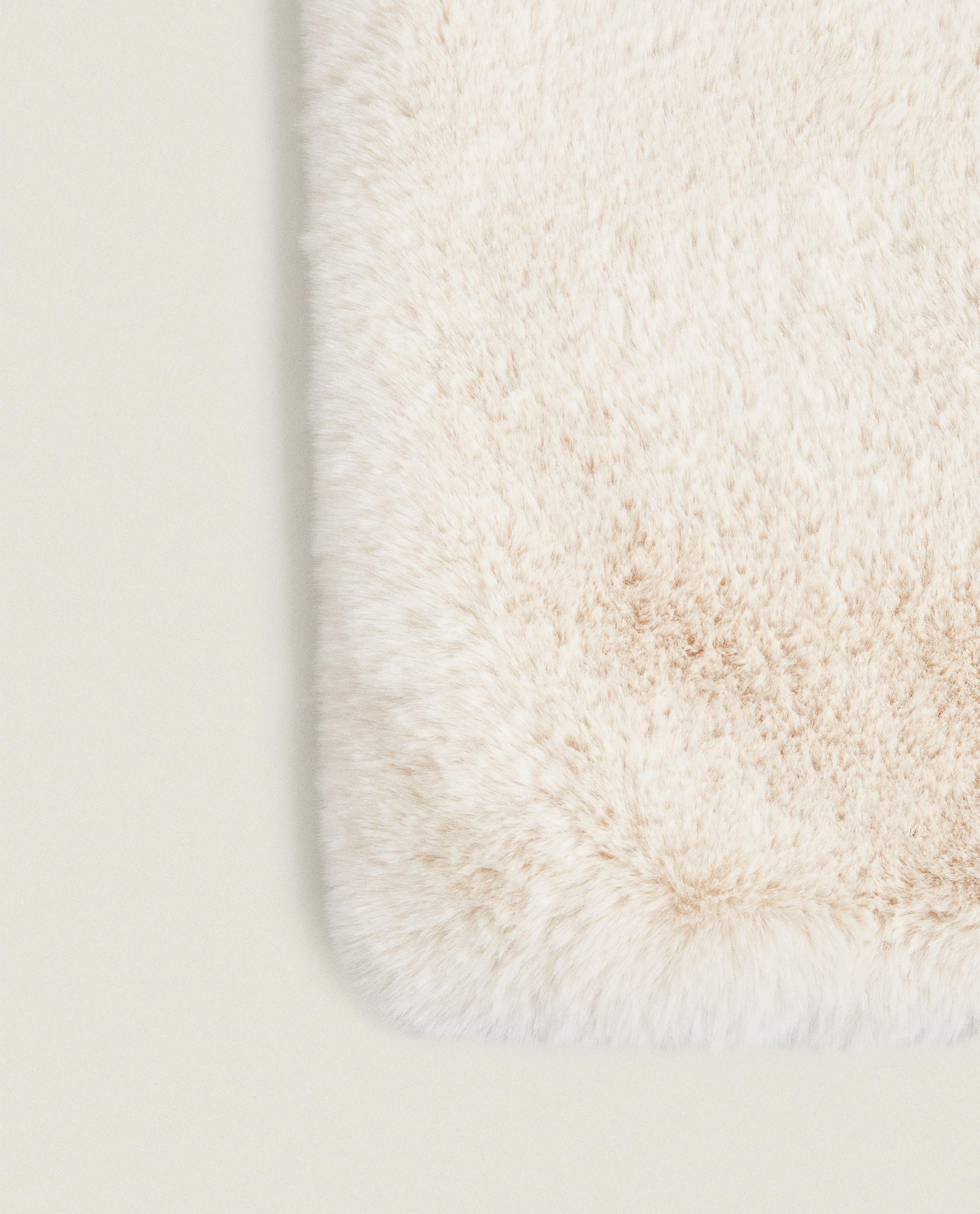 LARGE RECTANGULAR FAUX FUR RUG