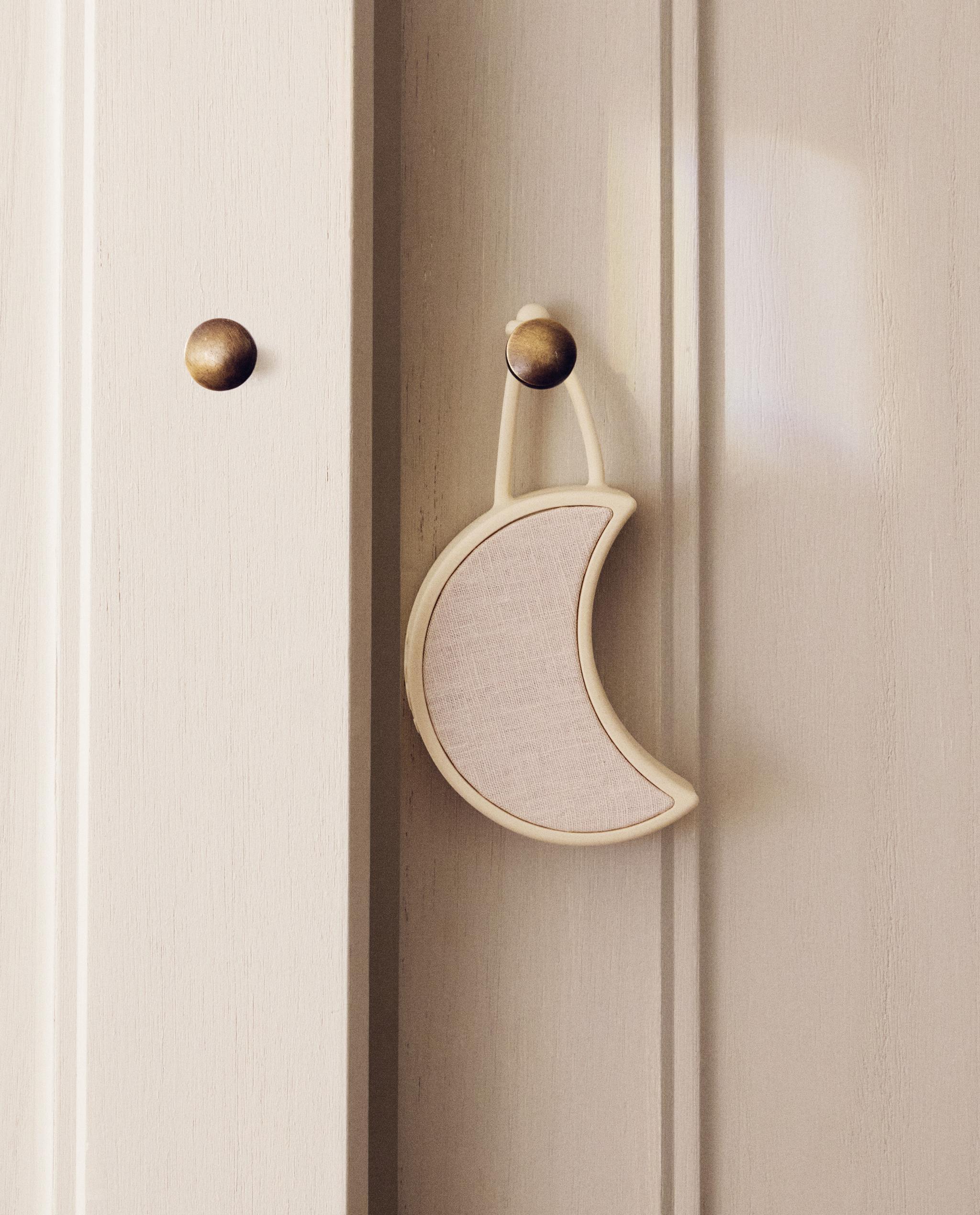 WHITE NOISE SPEAKER AND MOON NIGHT LIGHT product thumbnail 11