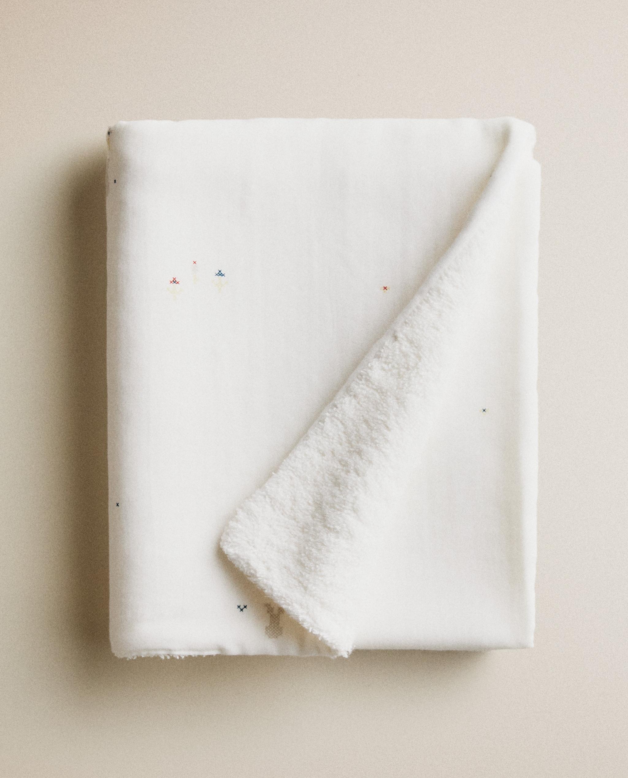 MUSLIN BABY BATH TOWEL WITH RABBITS product thumbnail 2