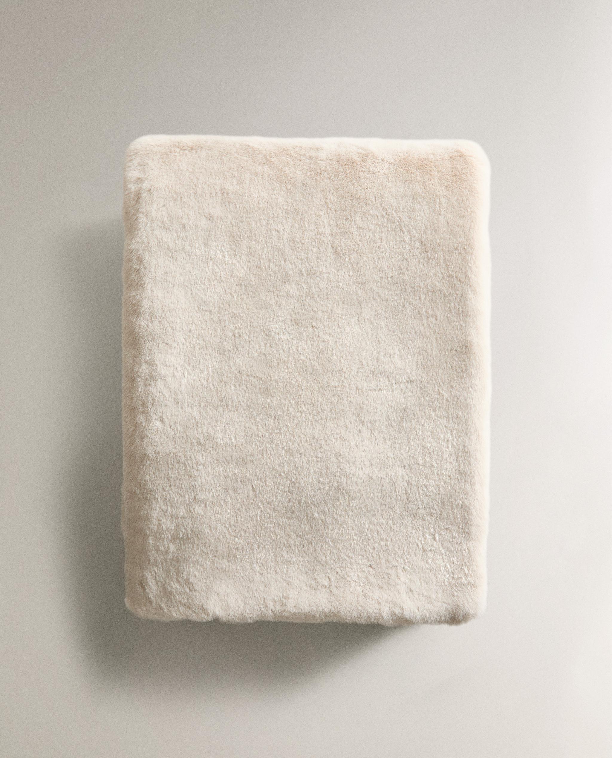 ザラホーム　ZARA  フェイクファーエコファーブランケット　白 ロング フェイクファー ブランケット | Zara Home 日本/Japan