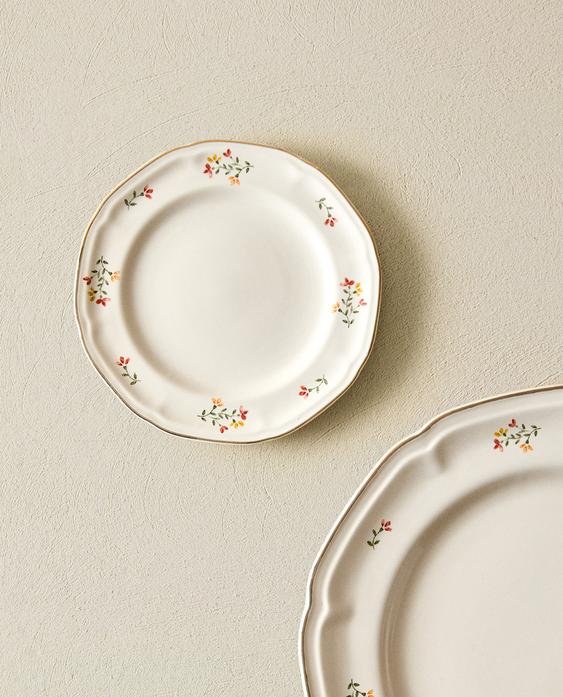 PORCELAIN SIDE PLATE WITH FLORAL PRINT